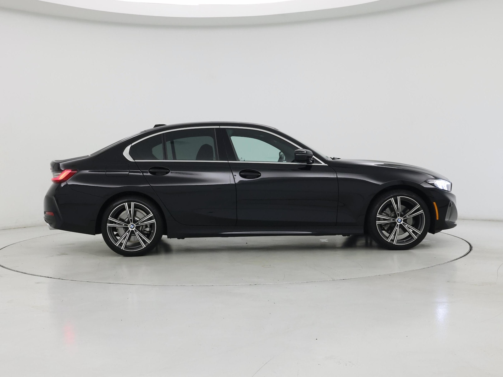 2024 BMW 3 Series 330i - Photo 8