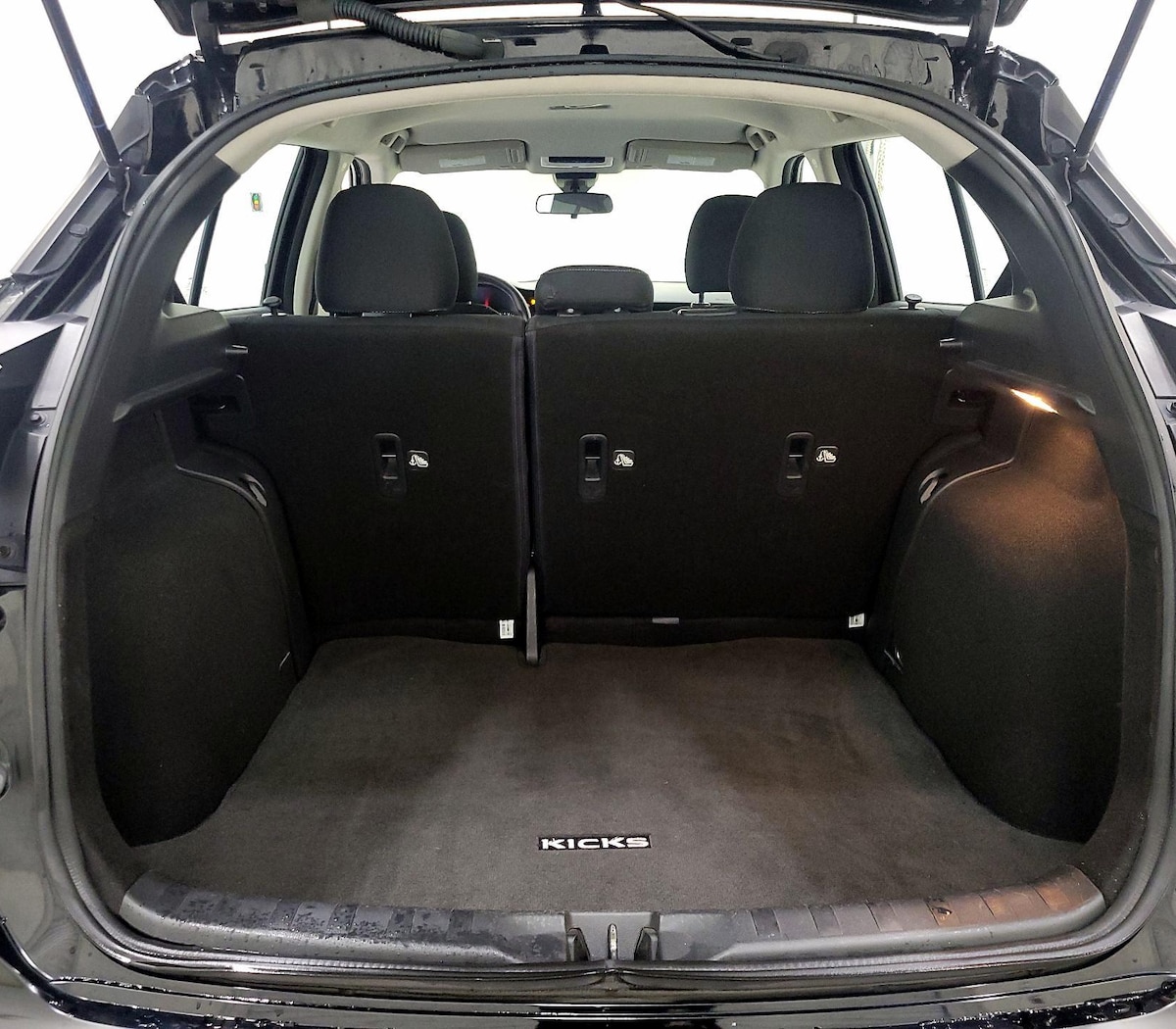 Trunk/Cargo (Seats Up)