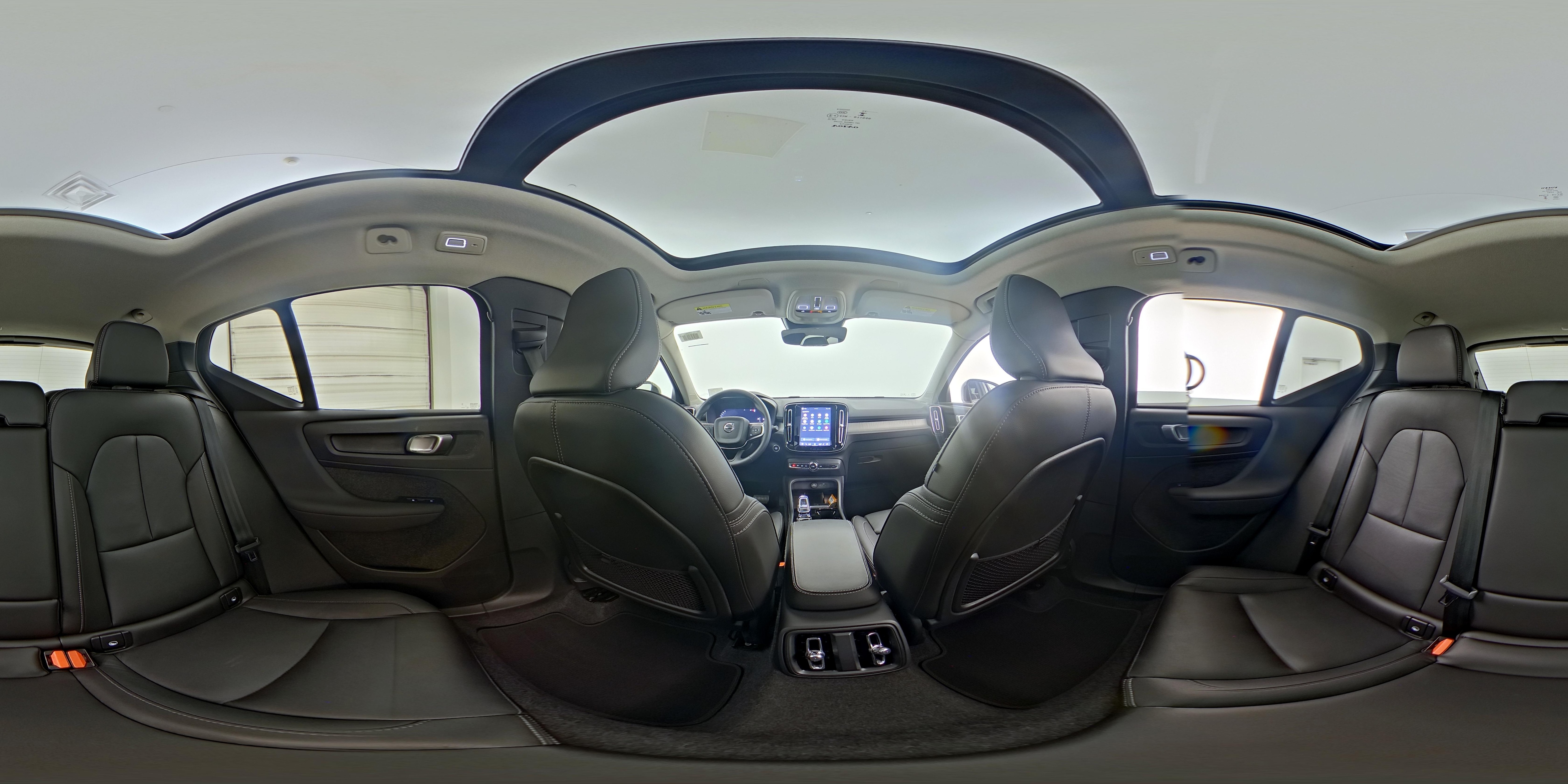 2025 Volvo XC40 Plus - Photo 27