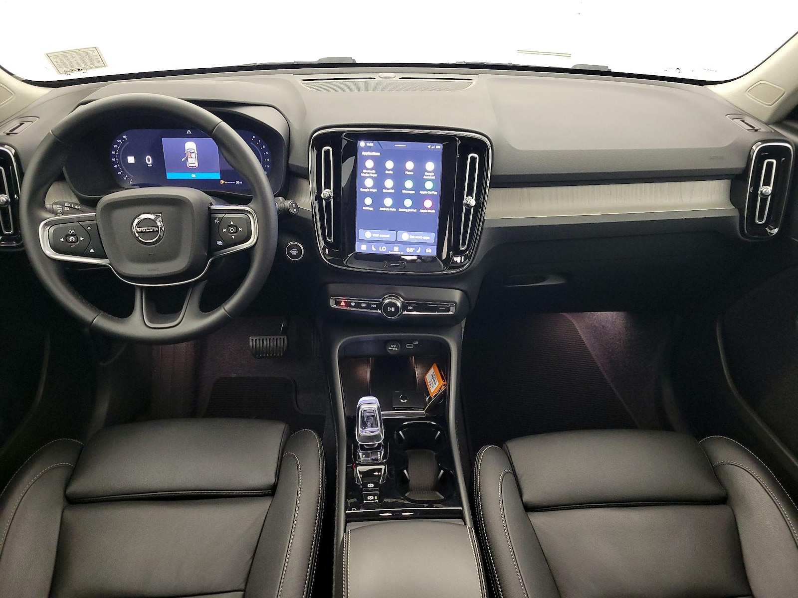 2025 Volvo XC40 Plus - Photo 10