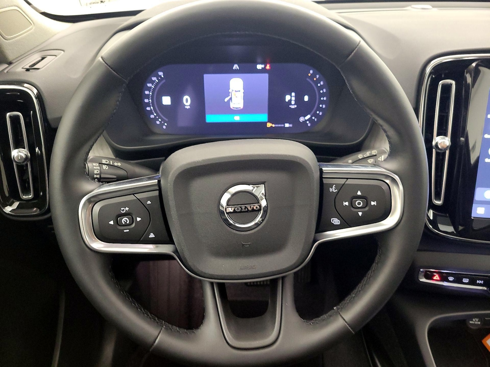 2025 Volvo XC40 Plus - Photo 11