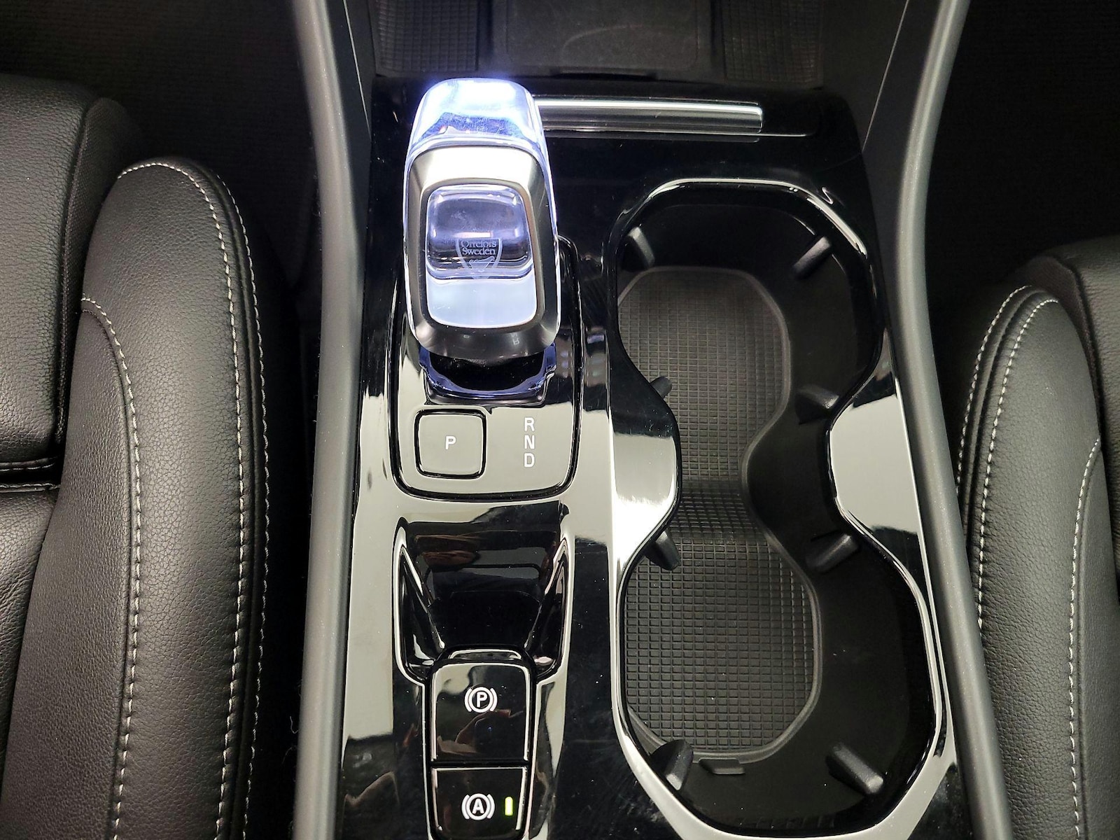 2025 Volvo XC40 Plus - Photo 19