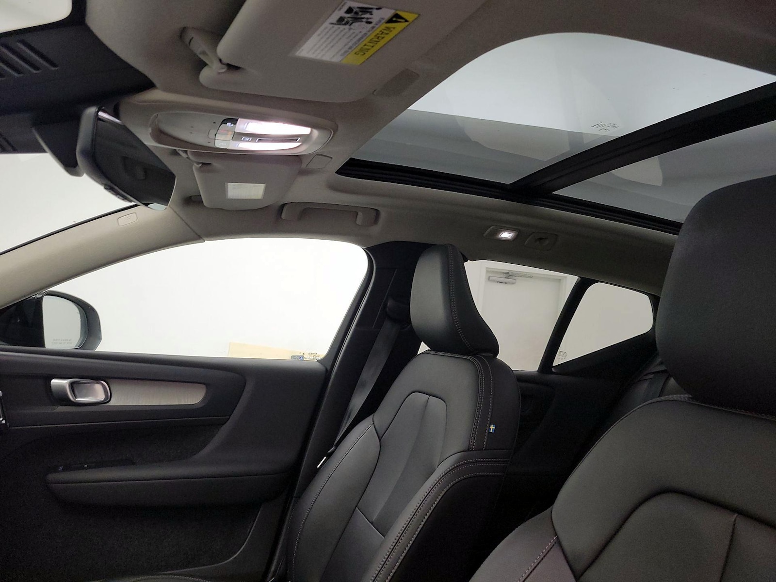 2025 Volvo XC40 Plus - Photo 21