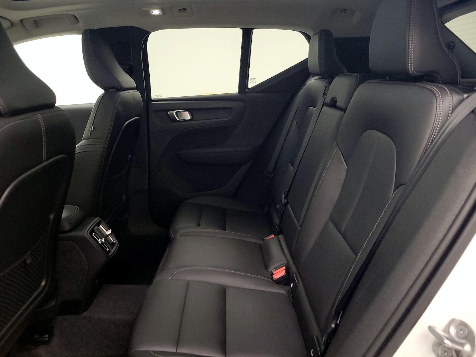 2025 Volvo XC40 Plus - Photo 22