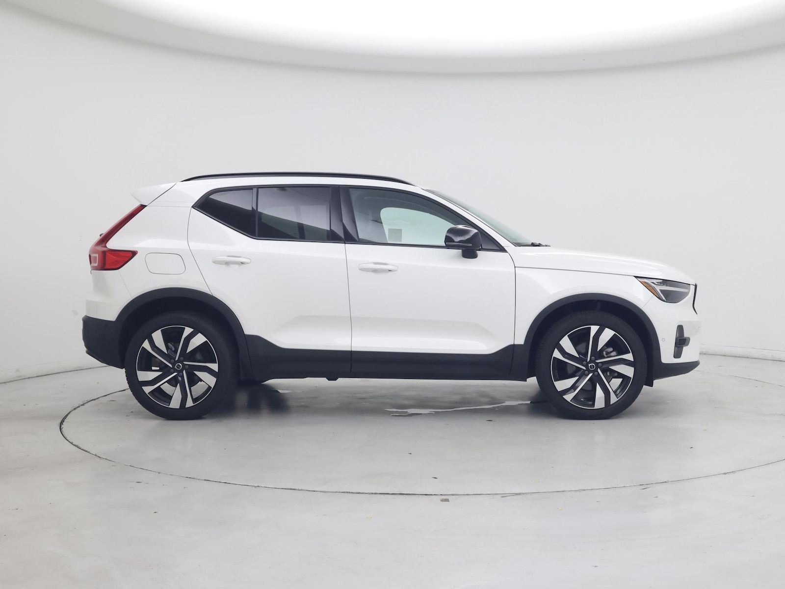 2025 Volvo XC40 Plus - Photo 8