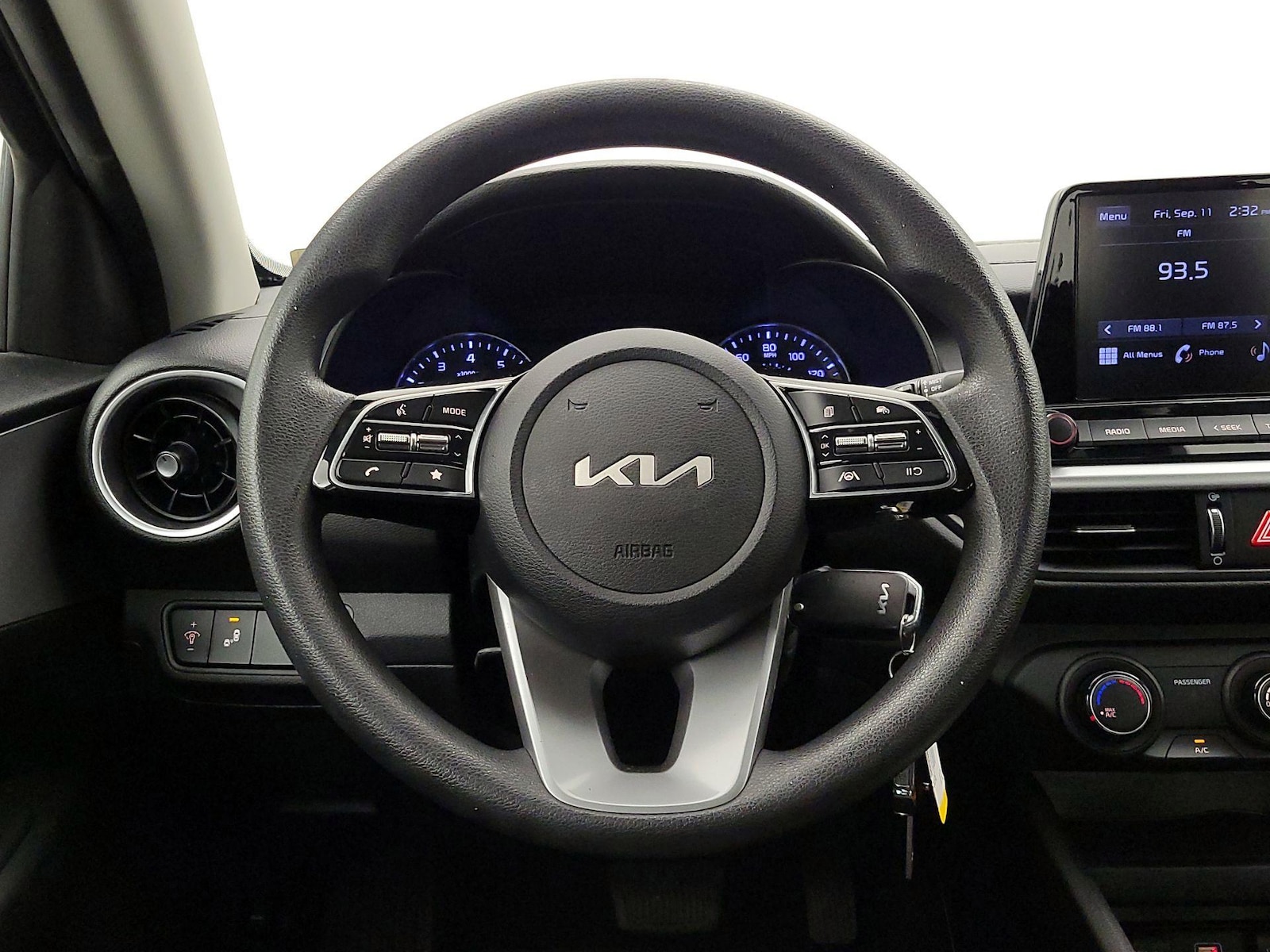 2023 Kia Forte LXS - Photo 11