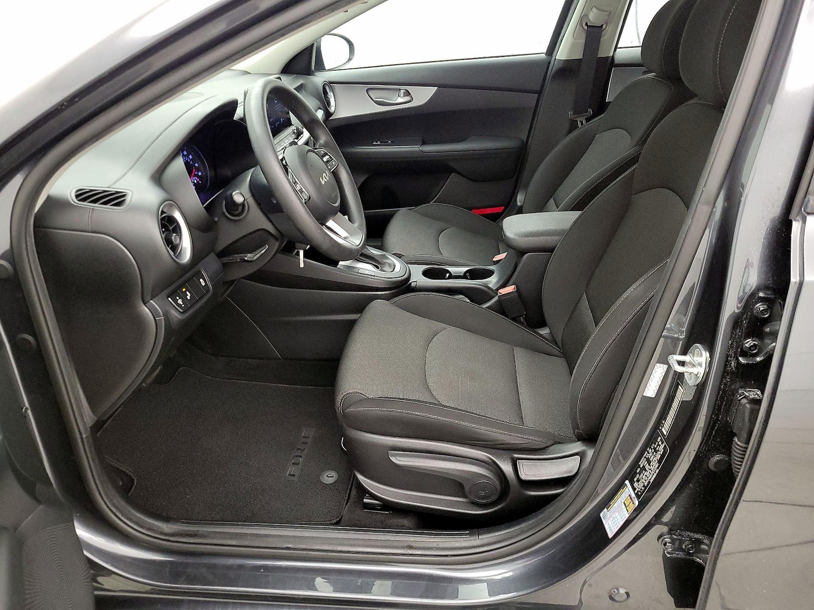 2023 Kia Forte LXS - Photo 12