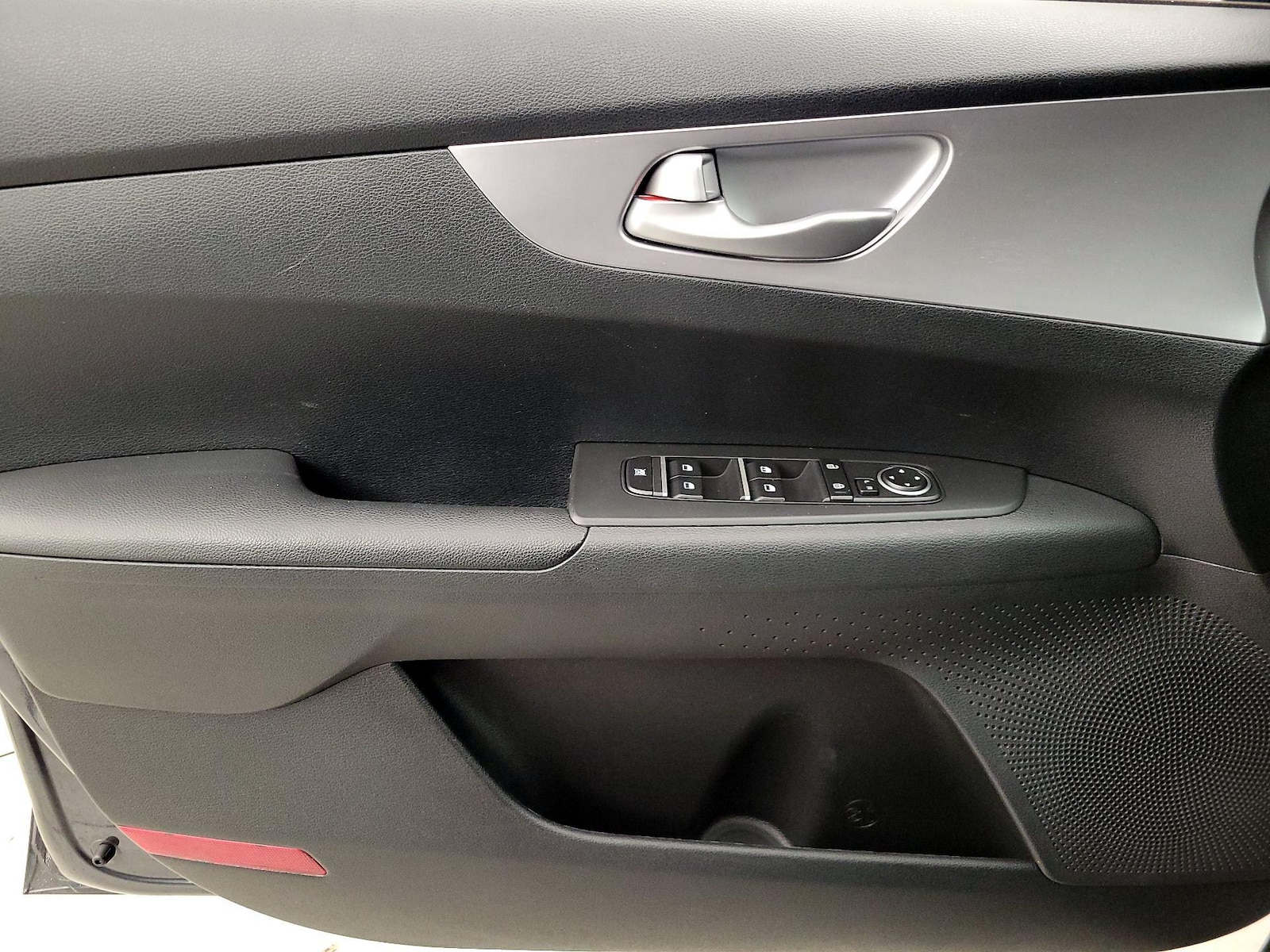 2023 Kia Forte LXS - Photo 13