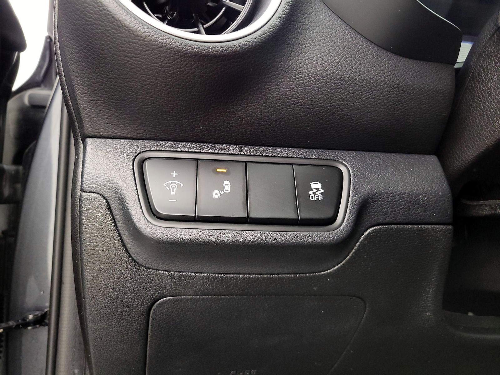2023 Kia Forte LXS - Photo 14
