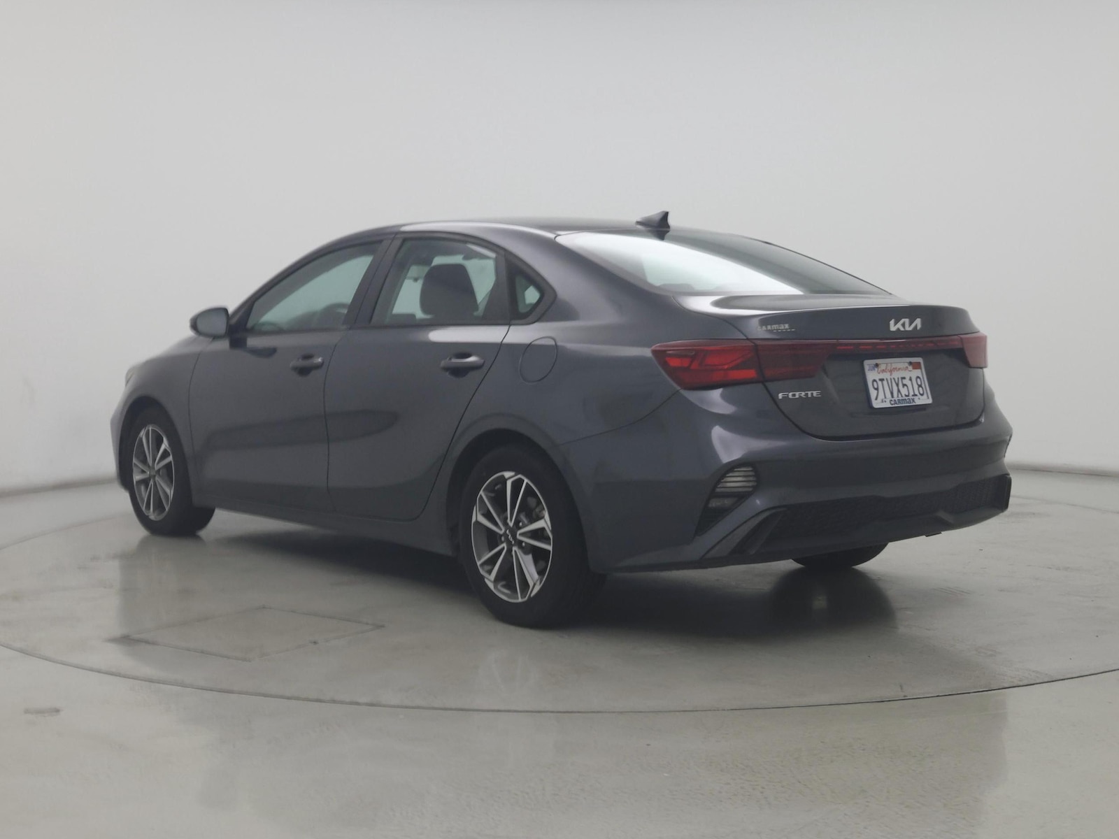 2023 Kia Forte LXS - Photo 3