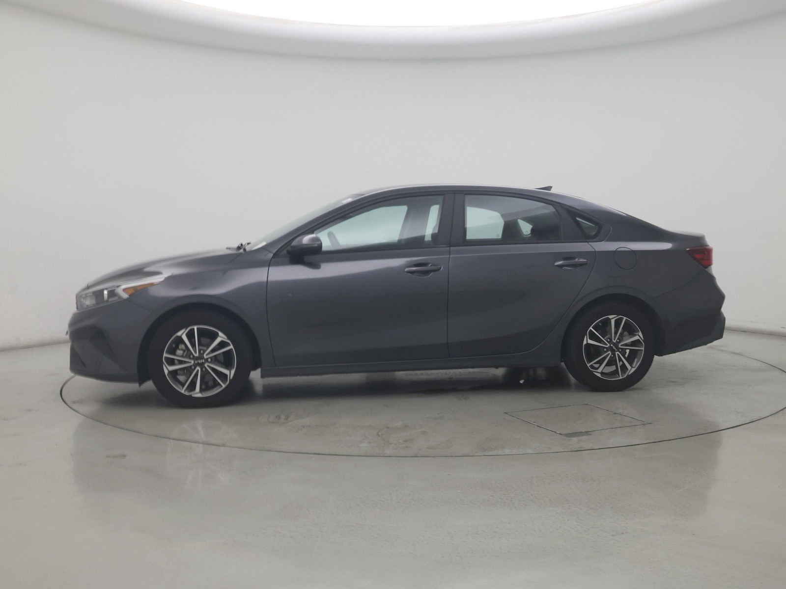 2023 Kia Forte LXS - Photo 4
