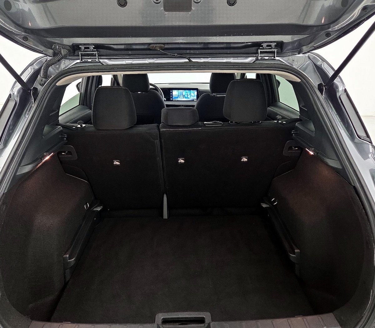 Trunk/Cargo (Seats Up)