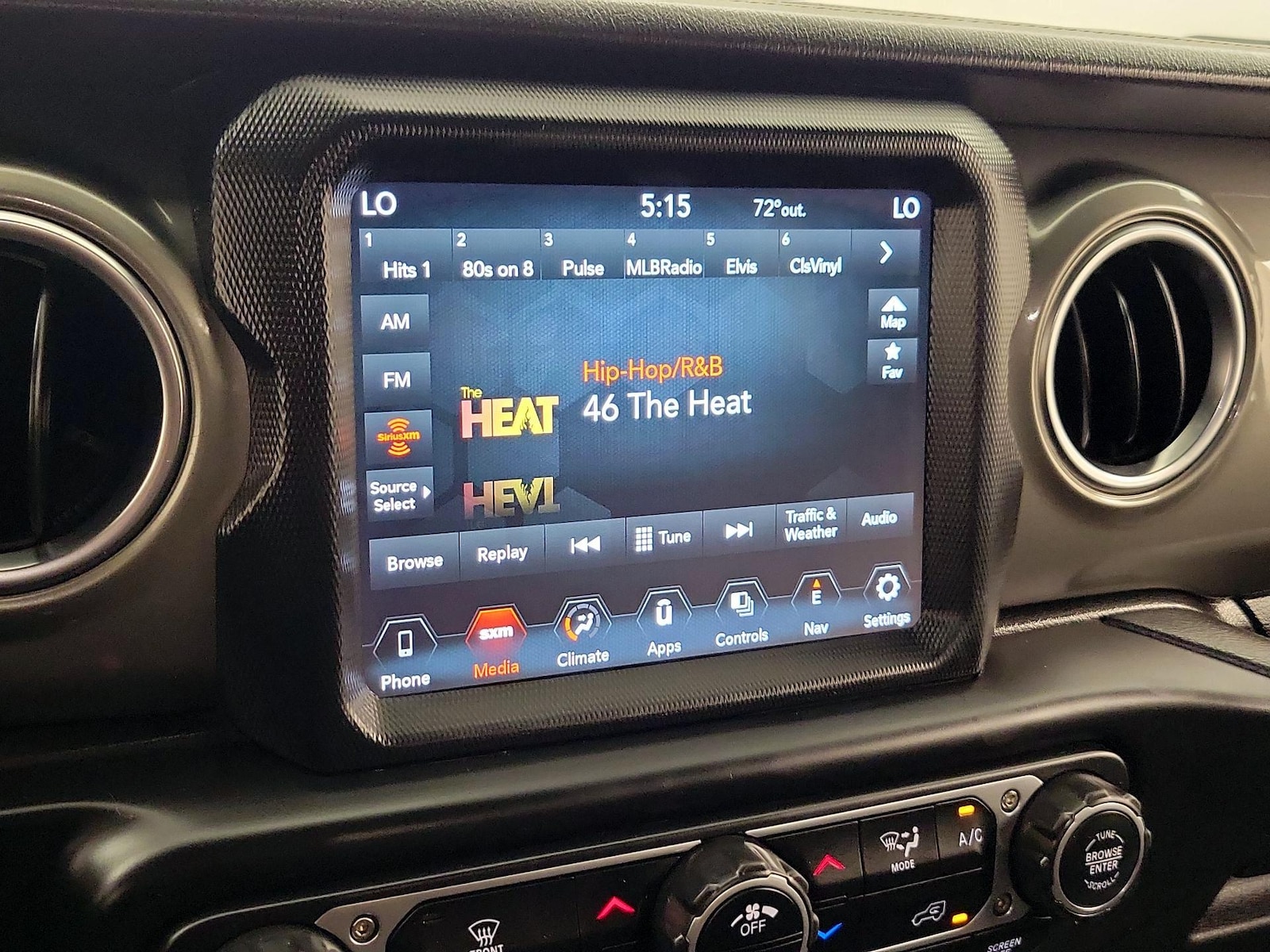 2023 Jeep Wrangler 4-Door Sahara - Photo 17