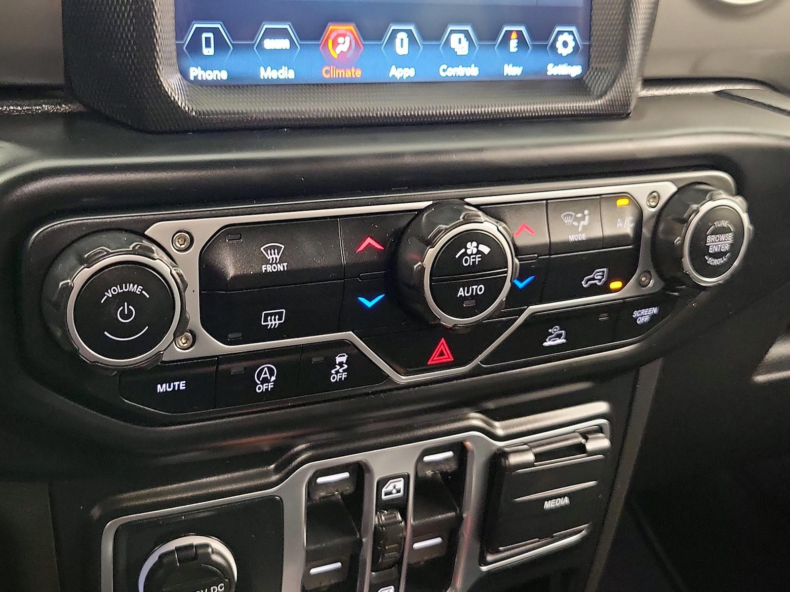 2023 Jeep Wrangler 4-Door Sahara - Photo 18