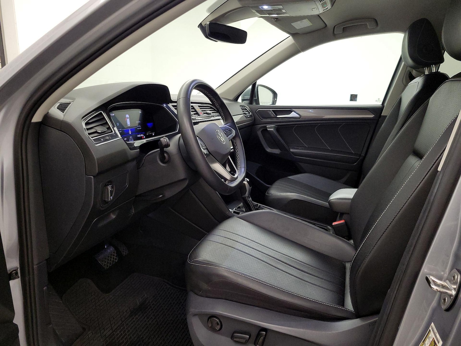 2024 Volkswagen Tiguan SE - Photo 12