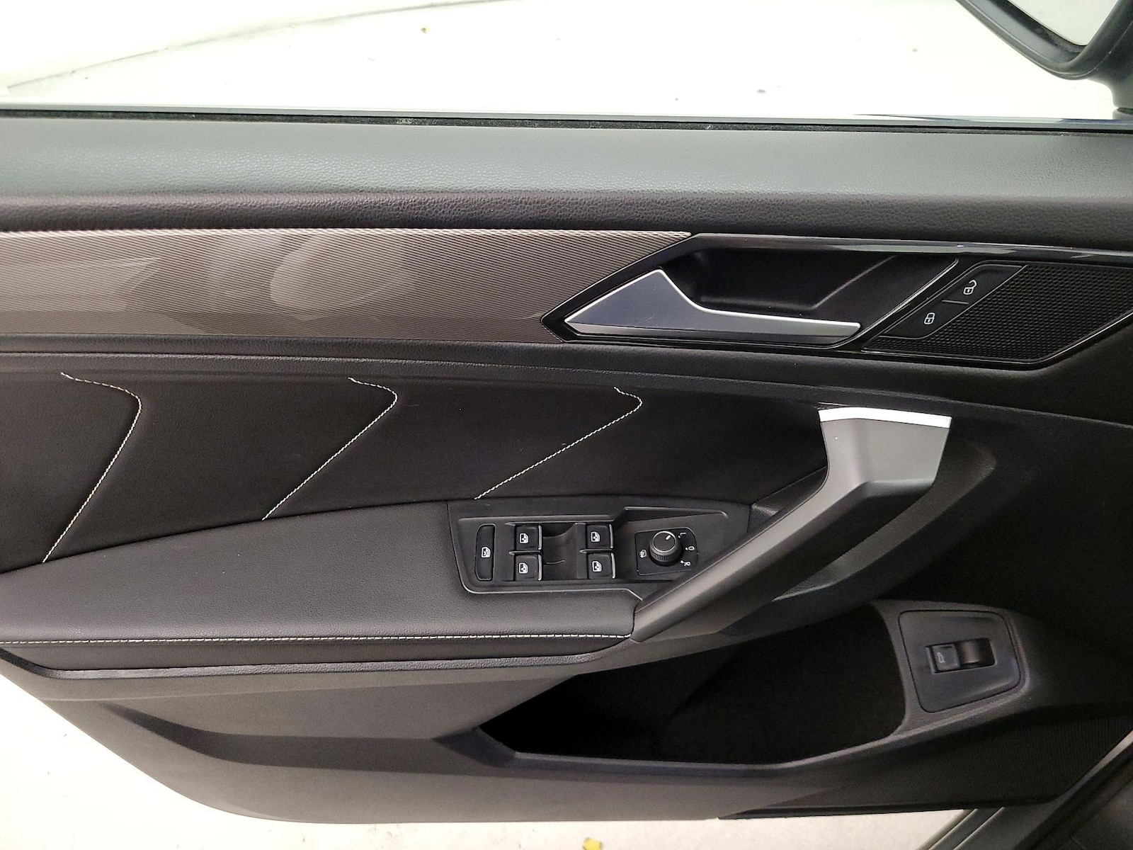 2024 Volkswagen Tiguan SE - Photo 13