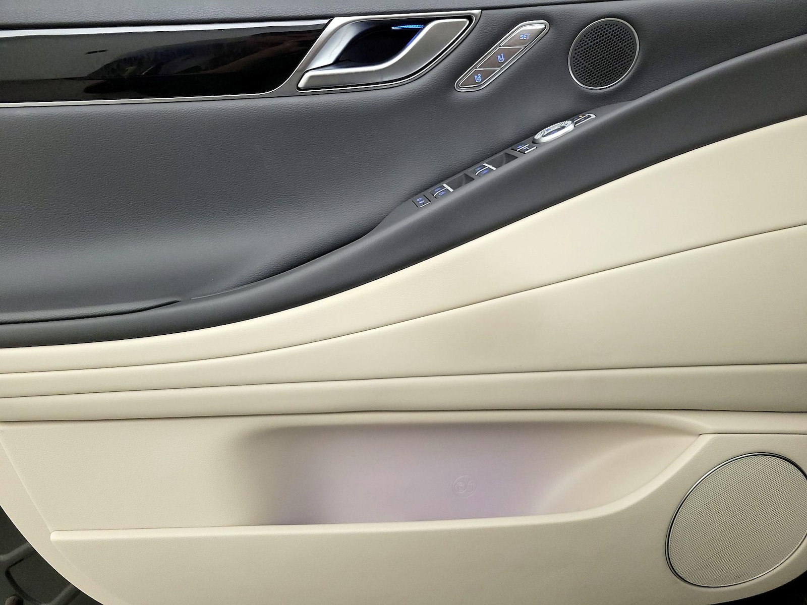 2024 GENESIS G80 Base - Photo 13