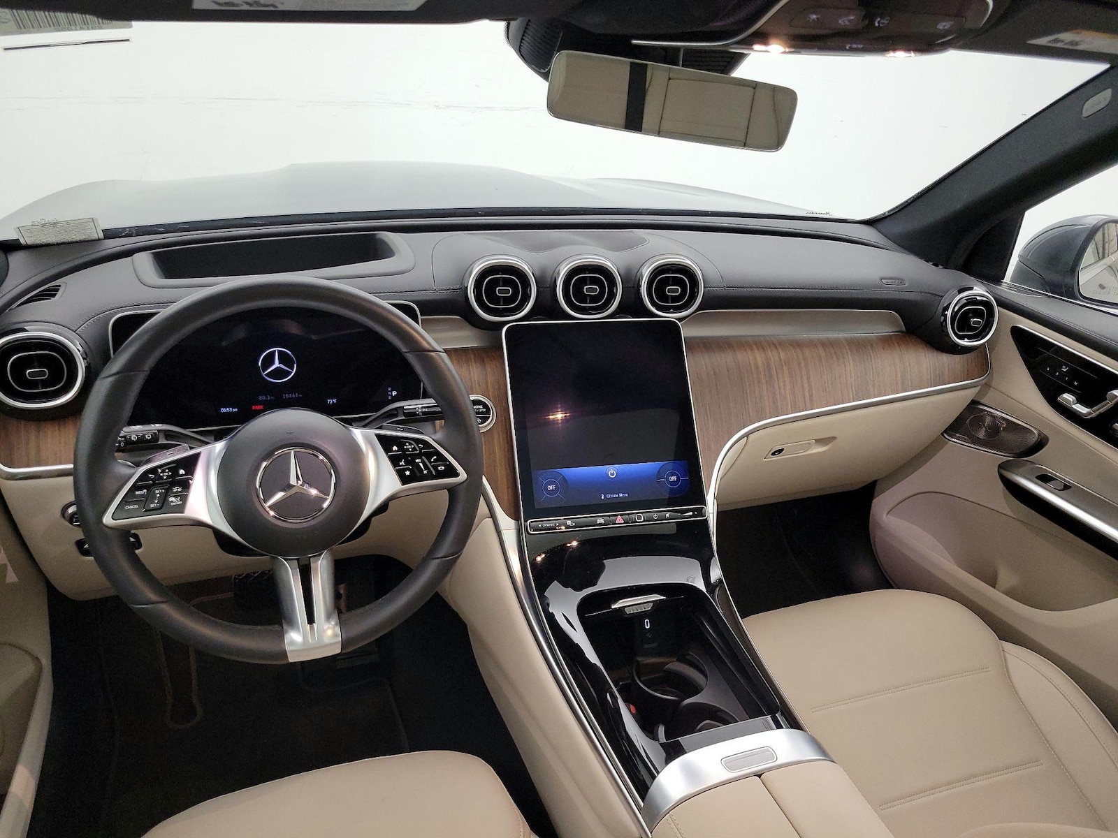 2023 Mercedes-Benz GLC GLC300 - Photo 10