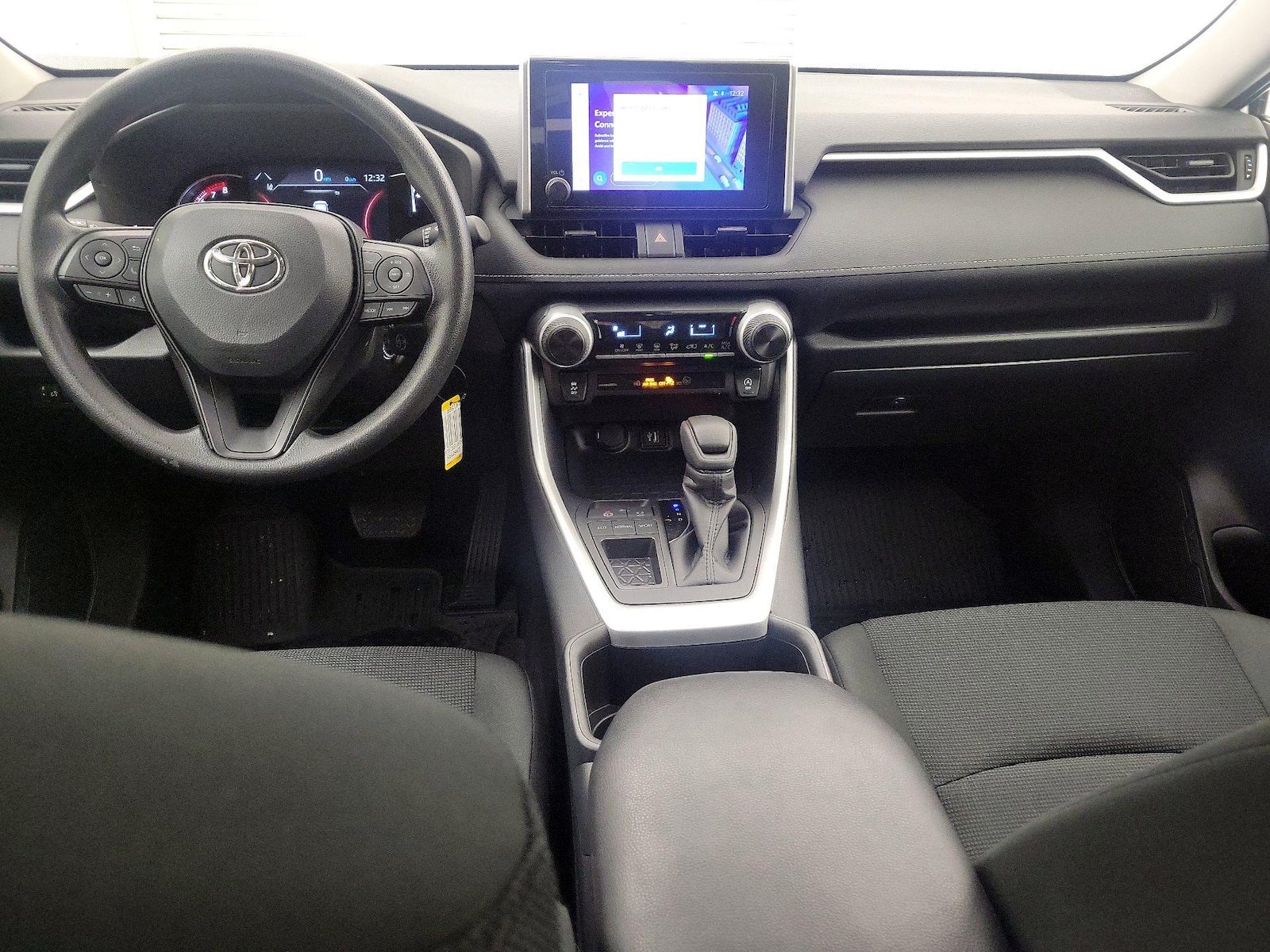 2025 Toyota RAV4 LE - Photo 10