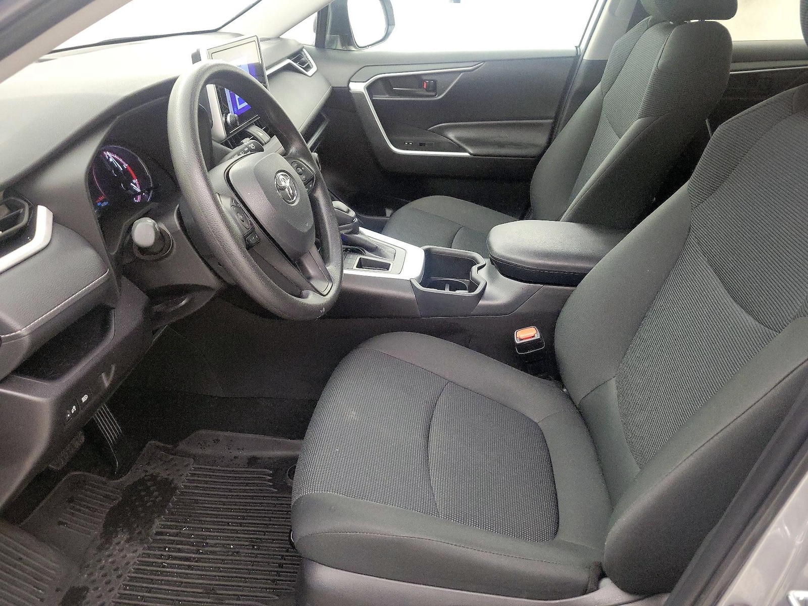 2025 Toyota RAV4 LE - Photo 12