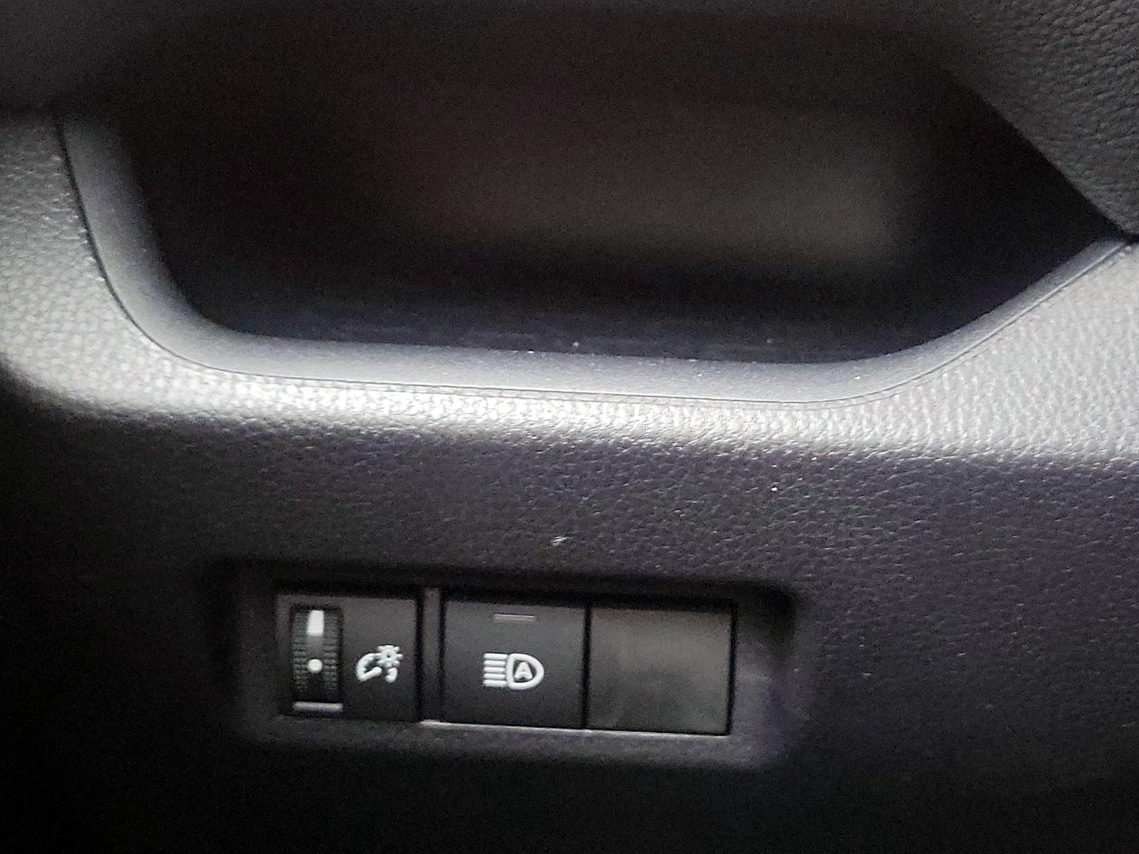 2025 Toyota RAV4 LE - Photo 14