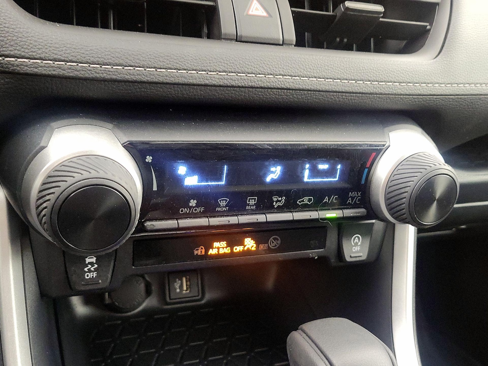 2025 Toyota RAV4 LE - Photo 17