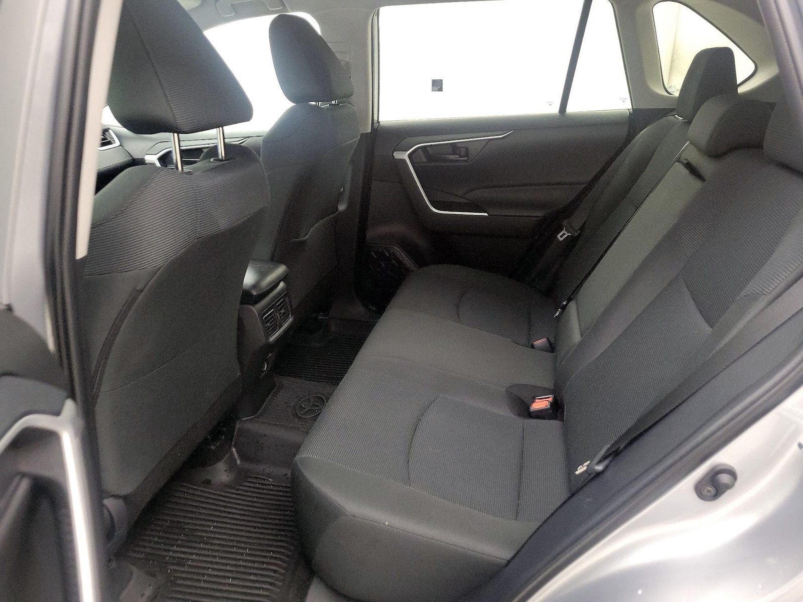 2025 Toyota RAV4 LE - Photo 20