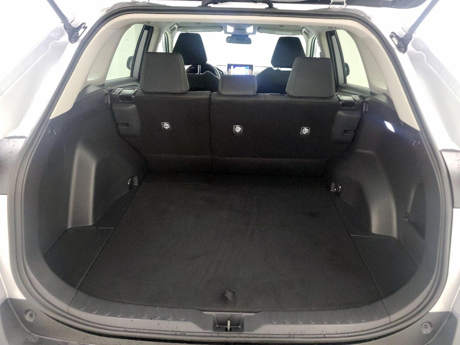 2025 Toyota RAV4 LE - Photo 21
