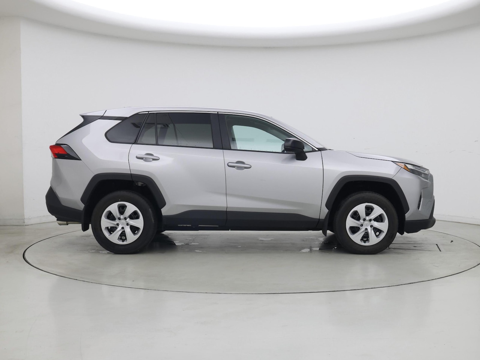 2025 Toyota RAV4 LE - Photo 8