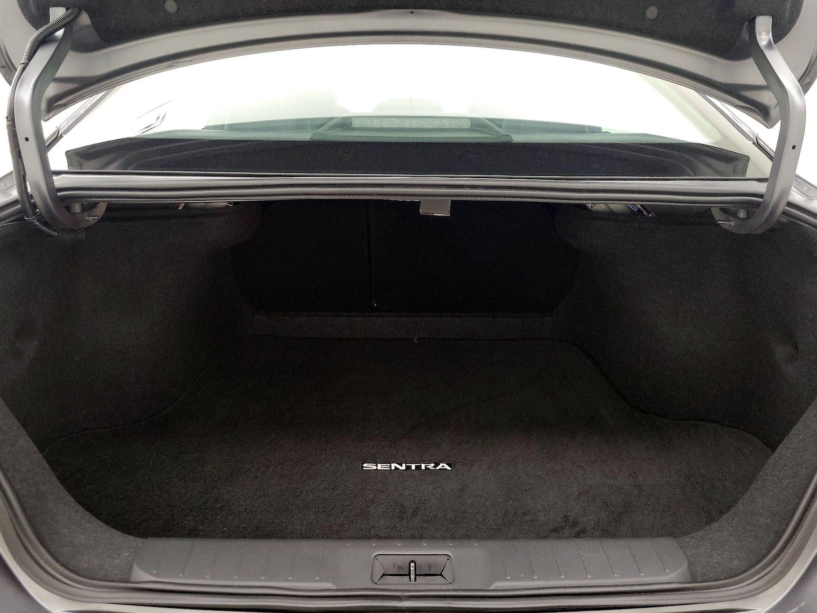 2025 Nissan Sentra SR - Photo 22