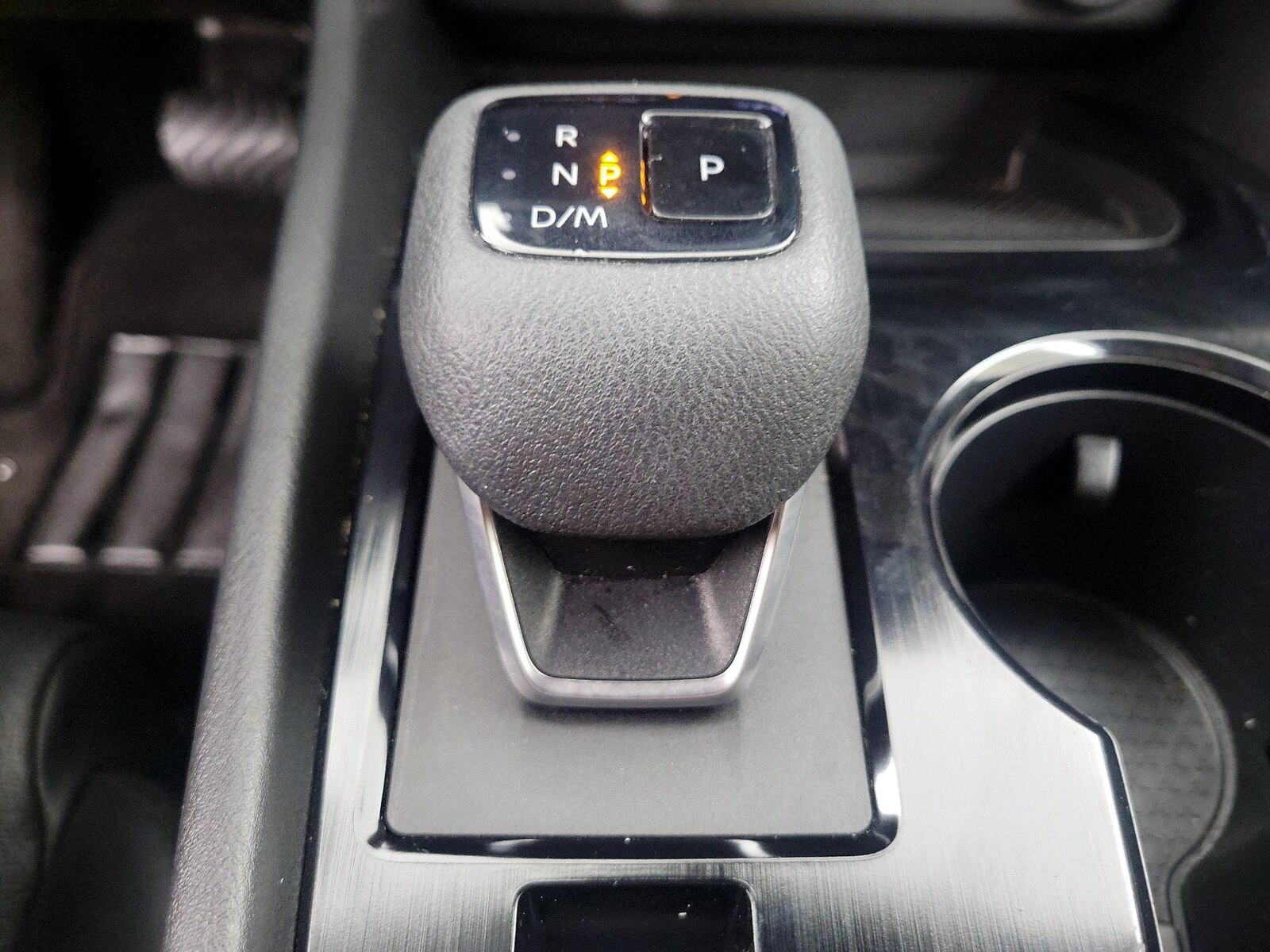 2024 Nissan Rogue SV - Photo 18