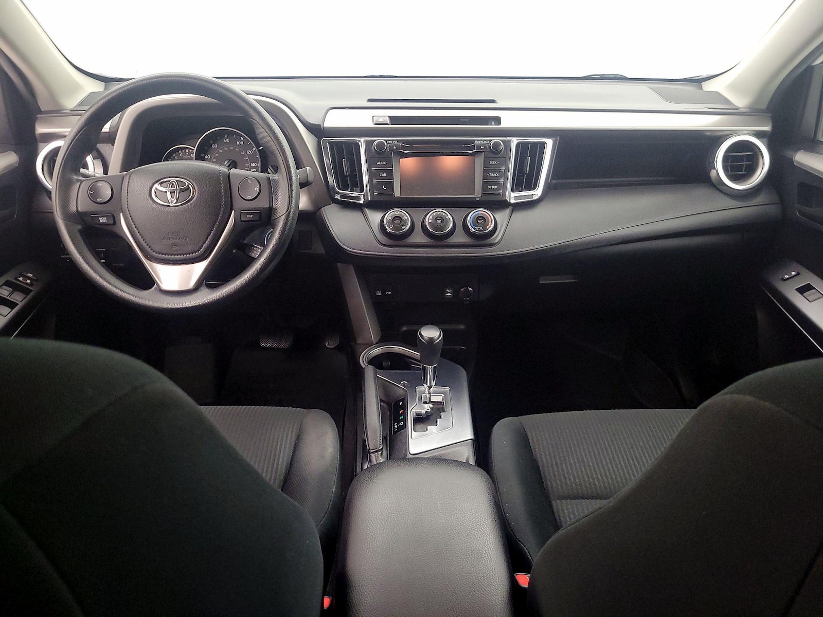 2016 Toyota RAV4 LE - Photo 10