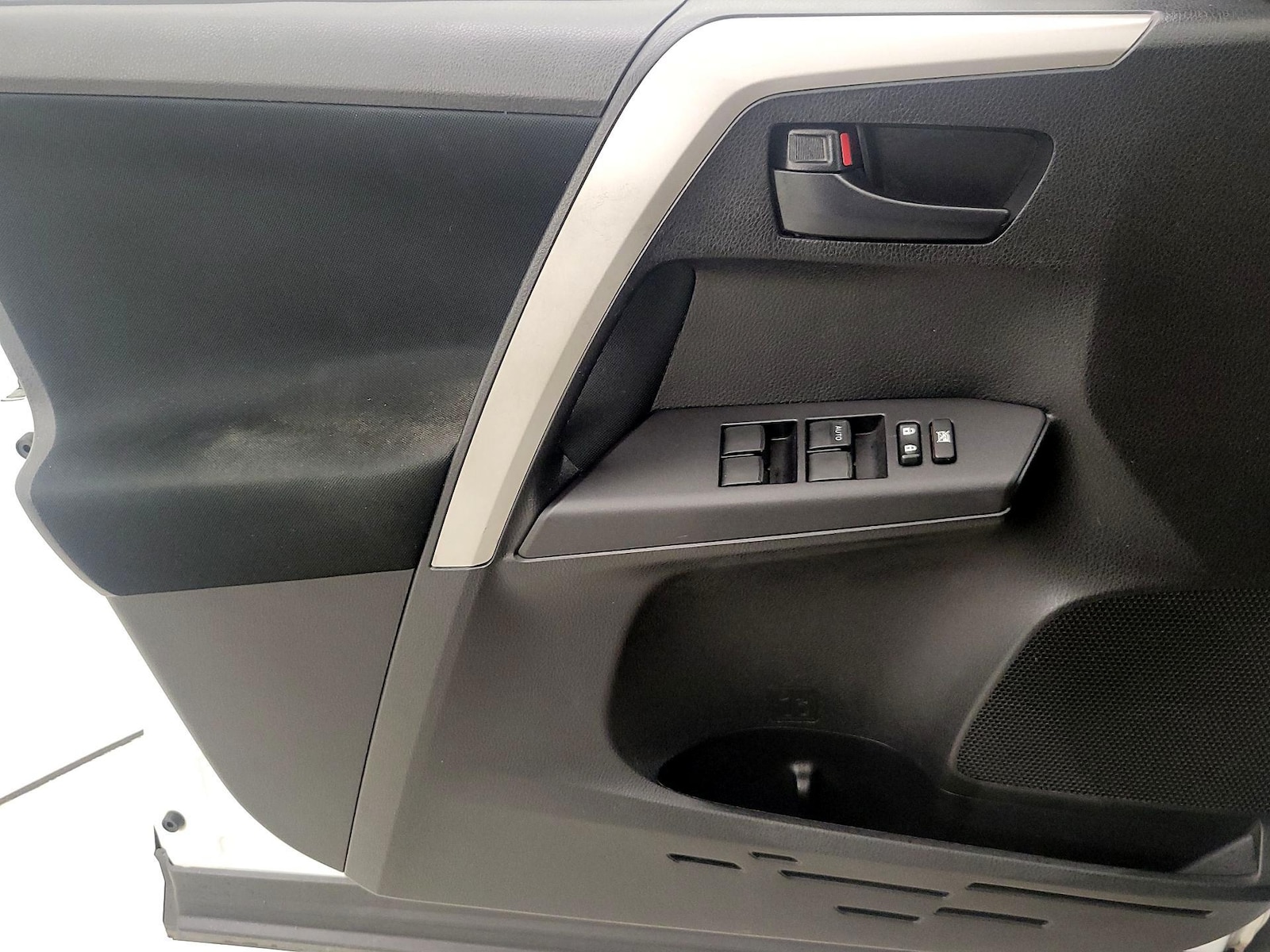 2016 Toyota RAV4 LE - Photo 13