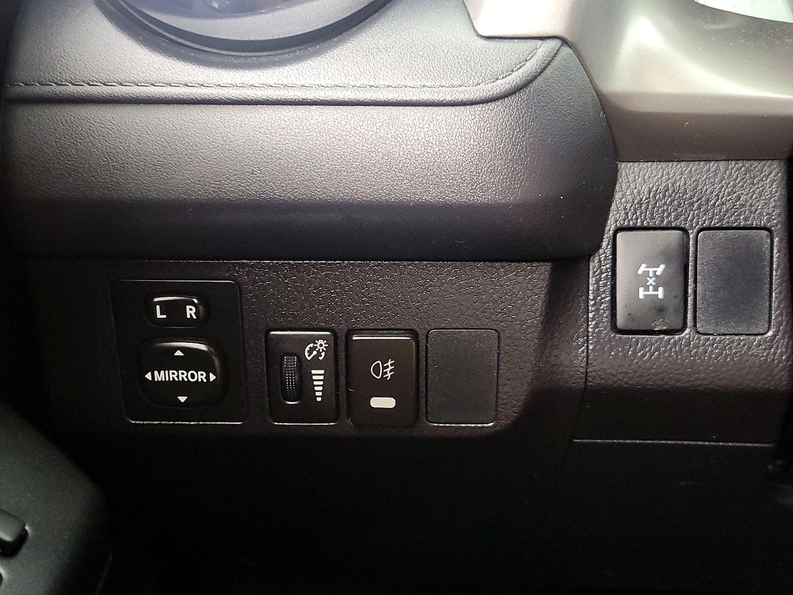 2016 Toyota RAV4 LE - Photo 14