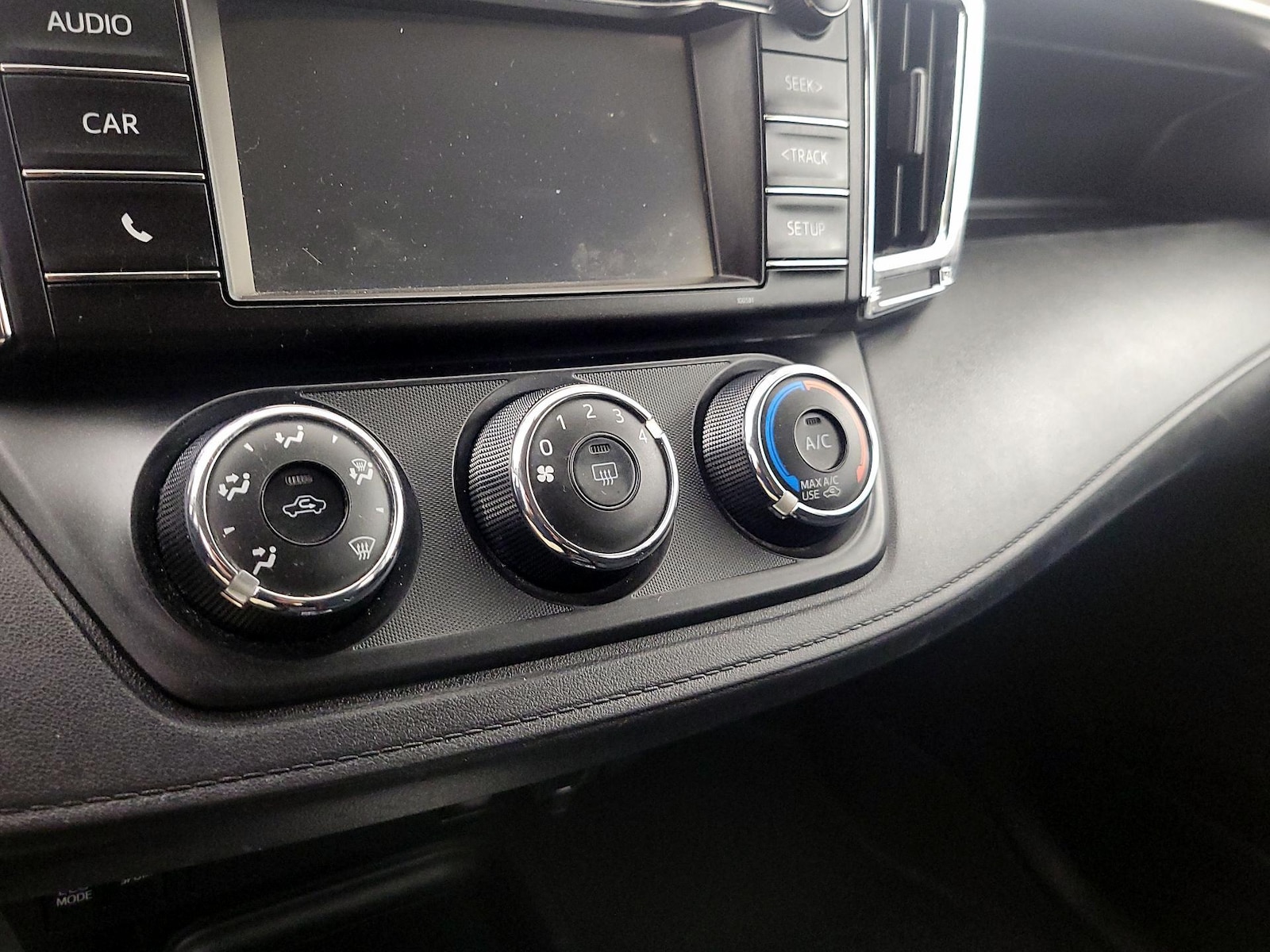 2016 Toyota RAV4 LE - Photo 17