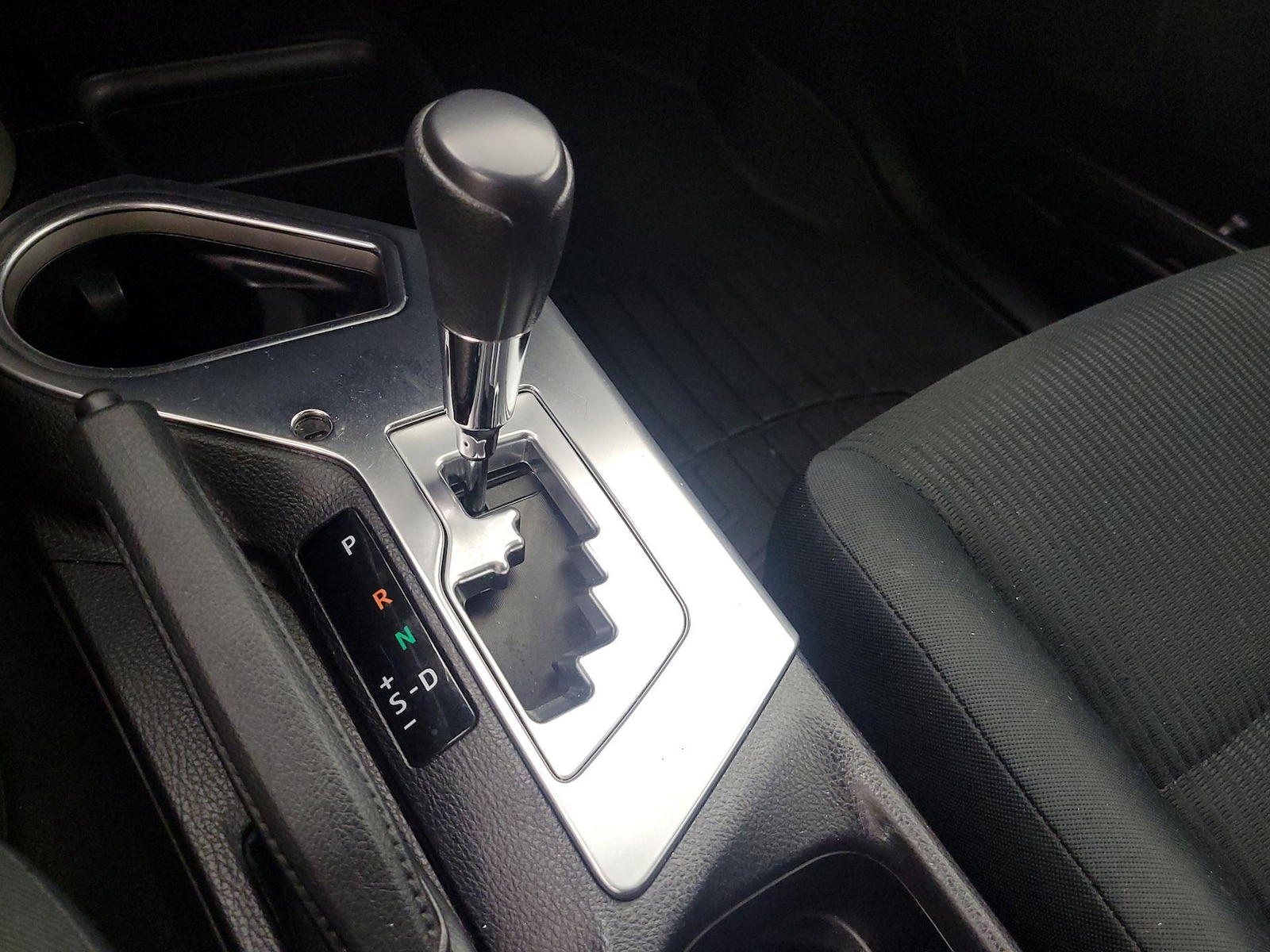 2016 Toyota RAV4 LE - Photo 18