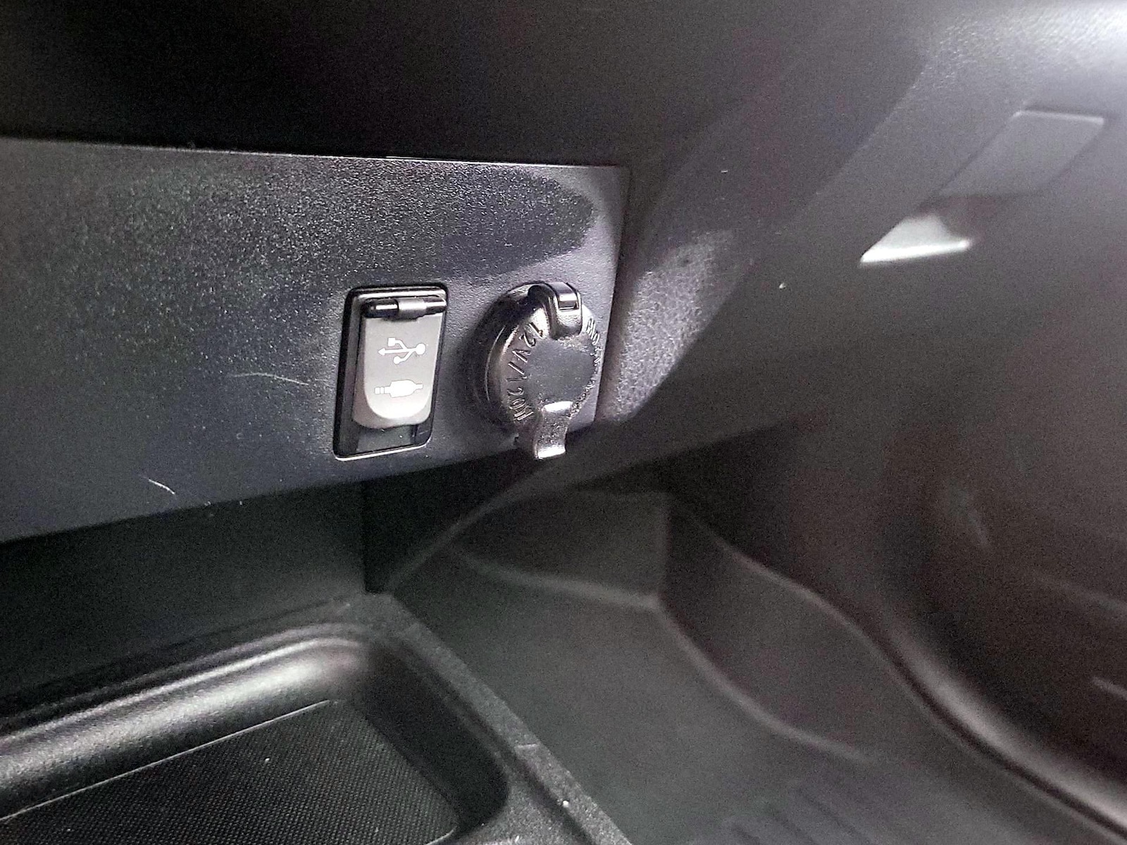 2016 Toyota RAV4 LE - Photo 19