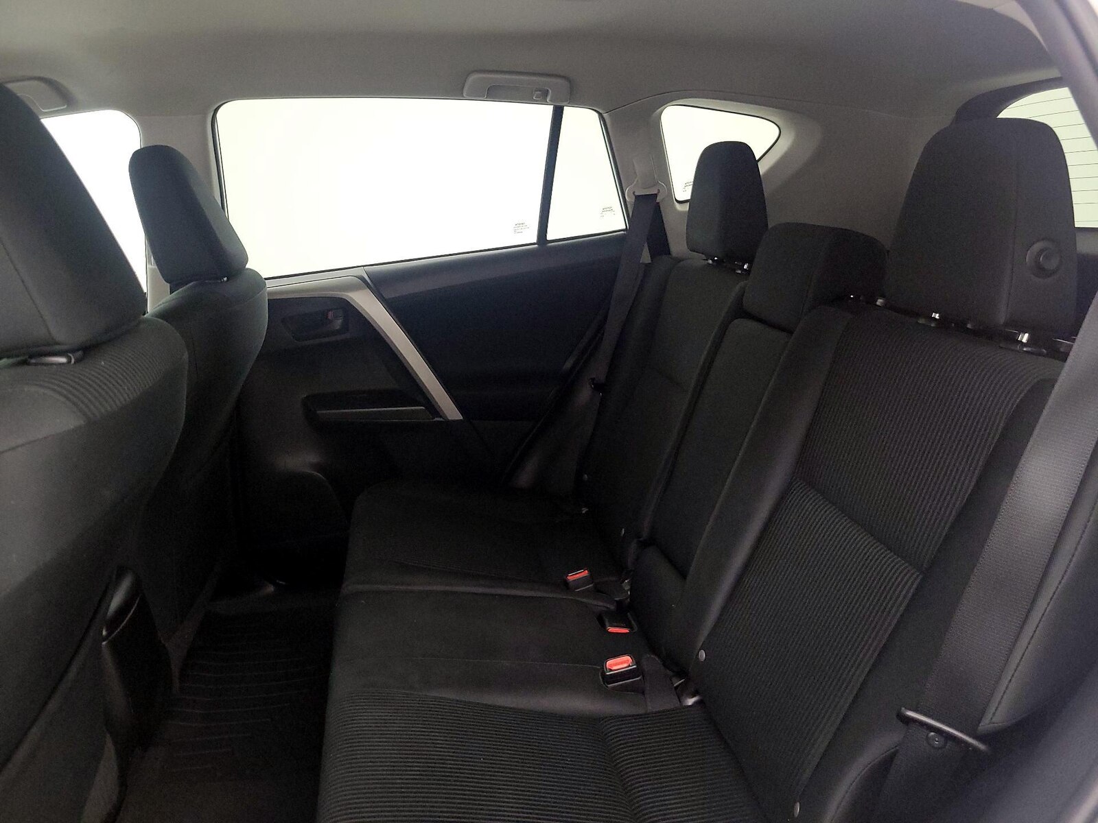 2016 Toyota RAV4 LE - Photo 20