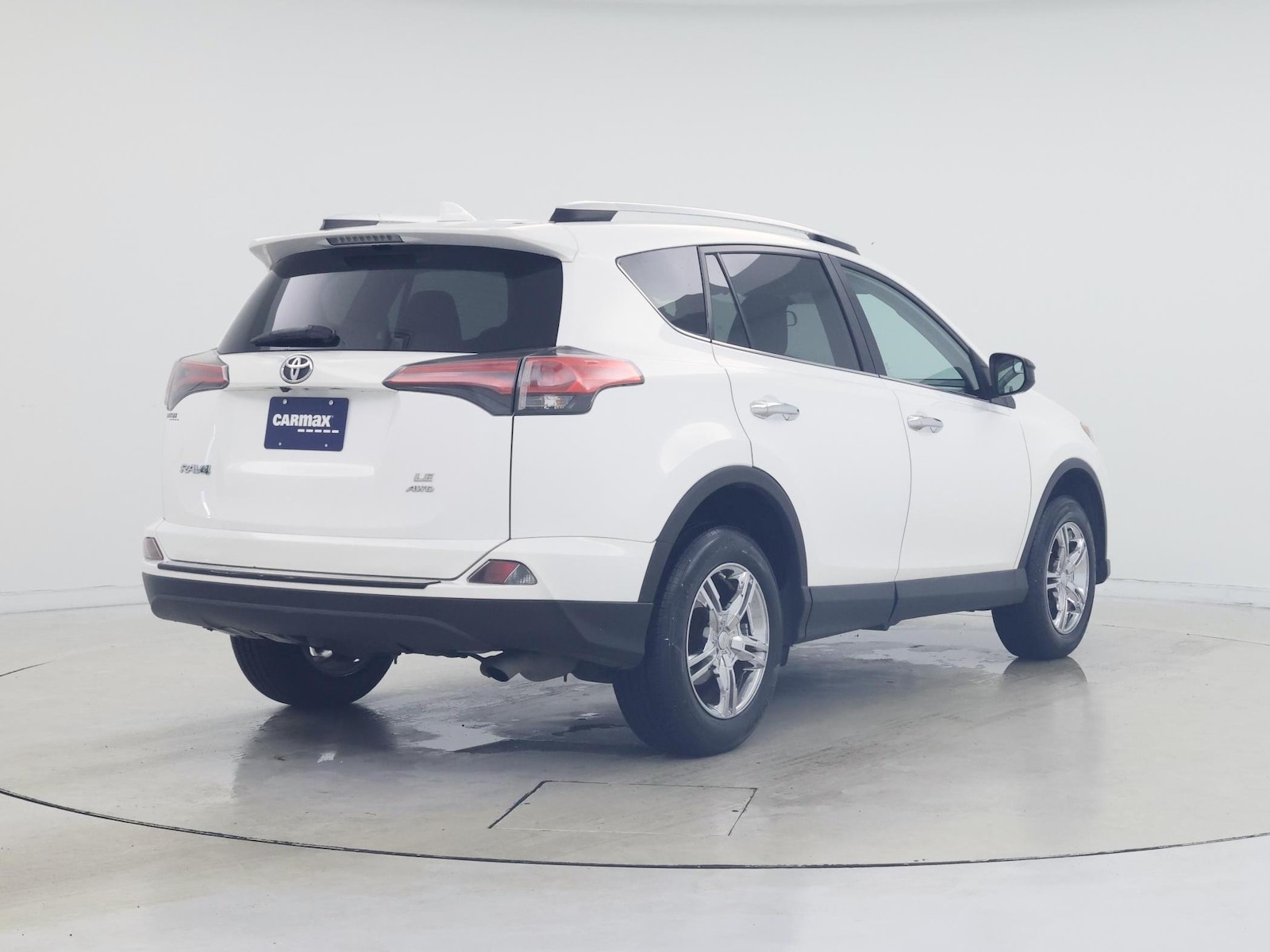 2016 Toyota RAV4 LE - Photo 9