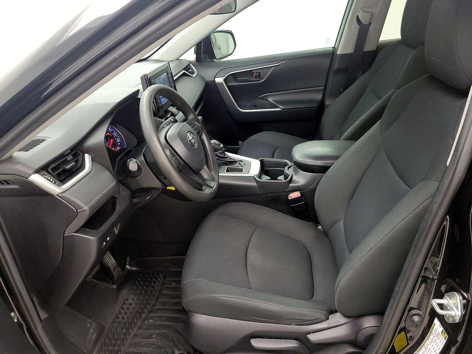 2019 Toyota RAV4 LE - Photo 12