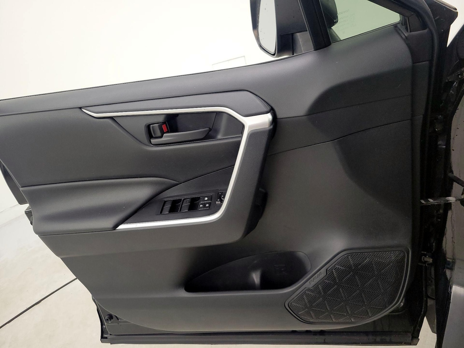 2019 Toyota RAV4 LE - Photo 13