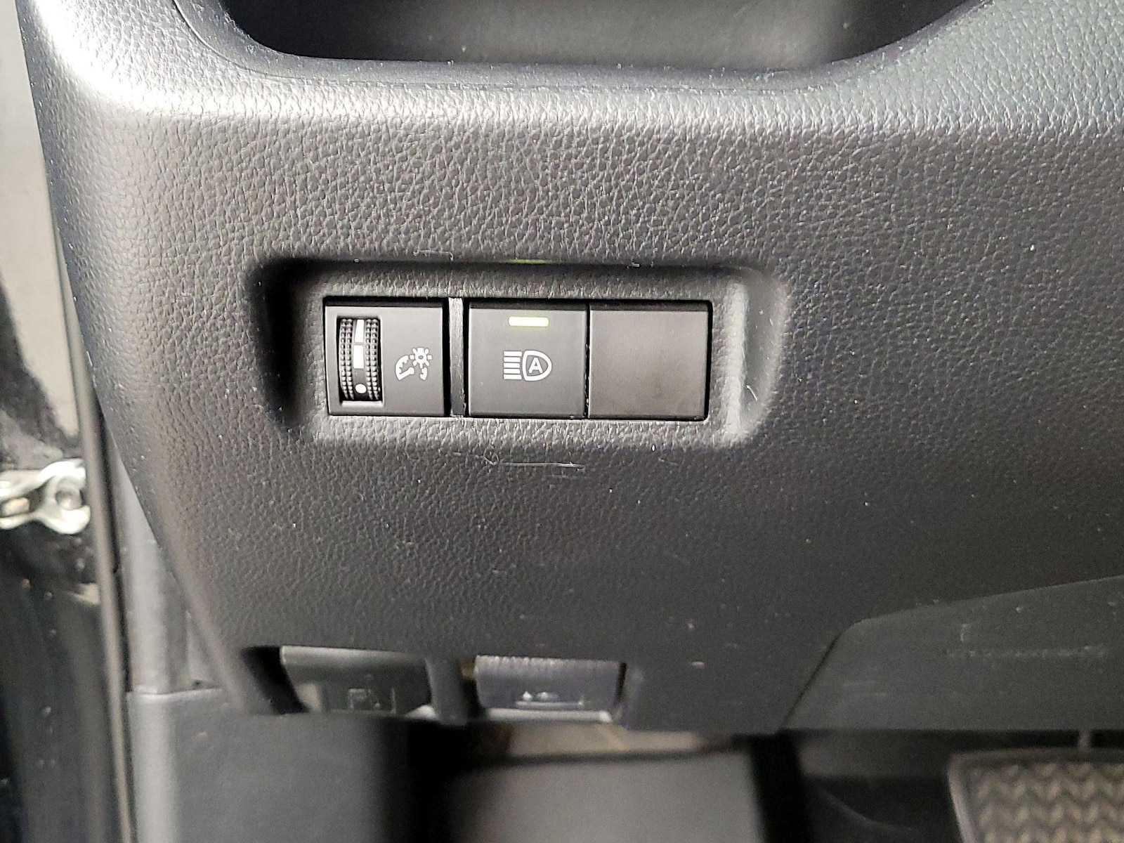 2019 Toyota RAV4 LE - Photo 14
