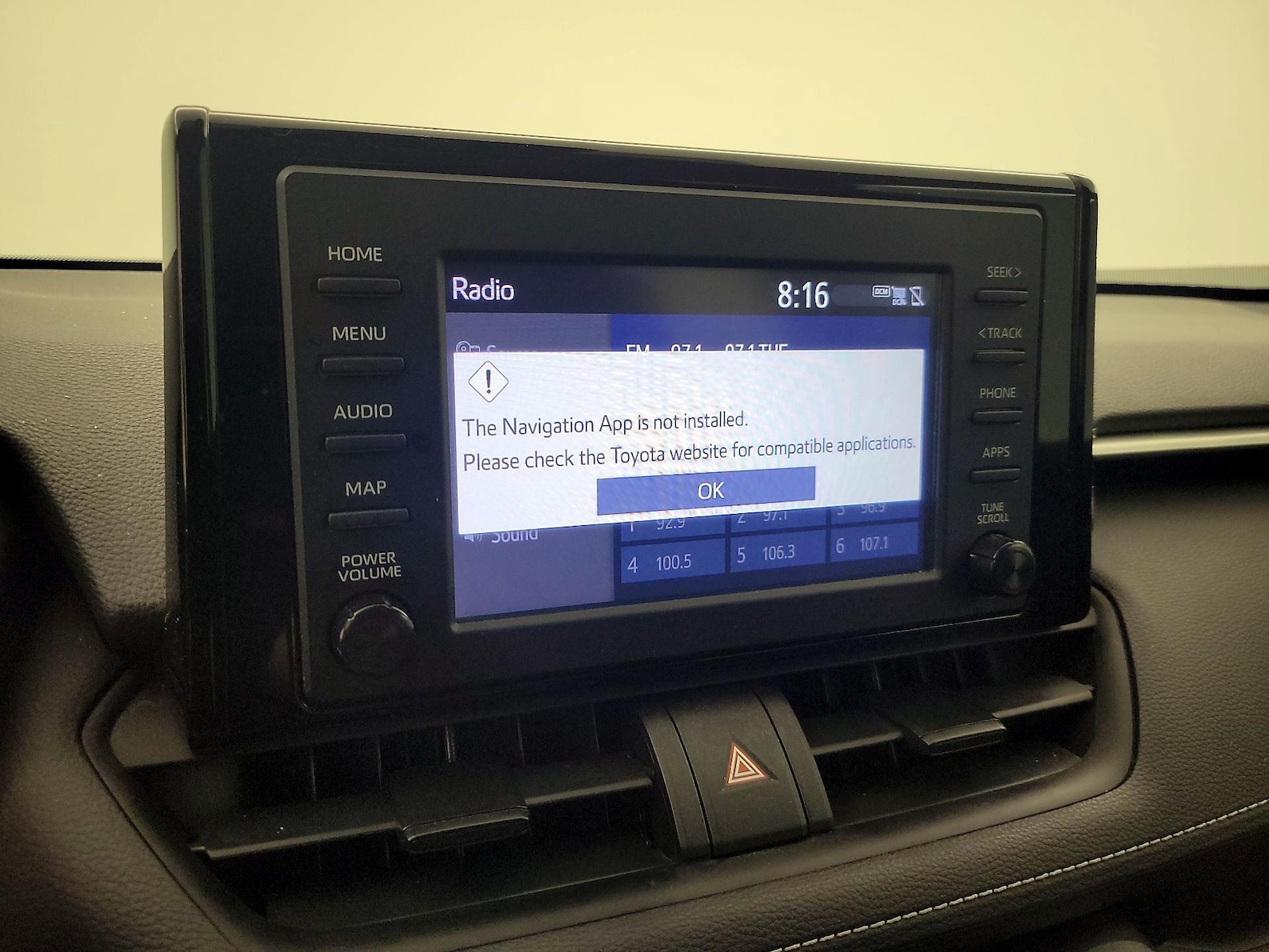 2019 Toyota RAV4 LE - Photo 15