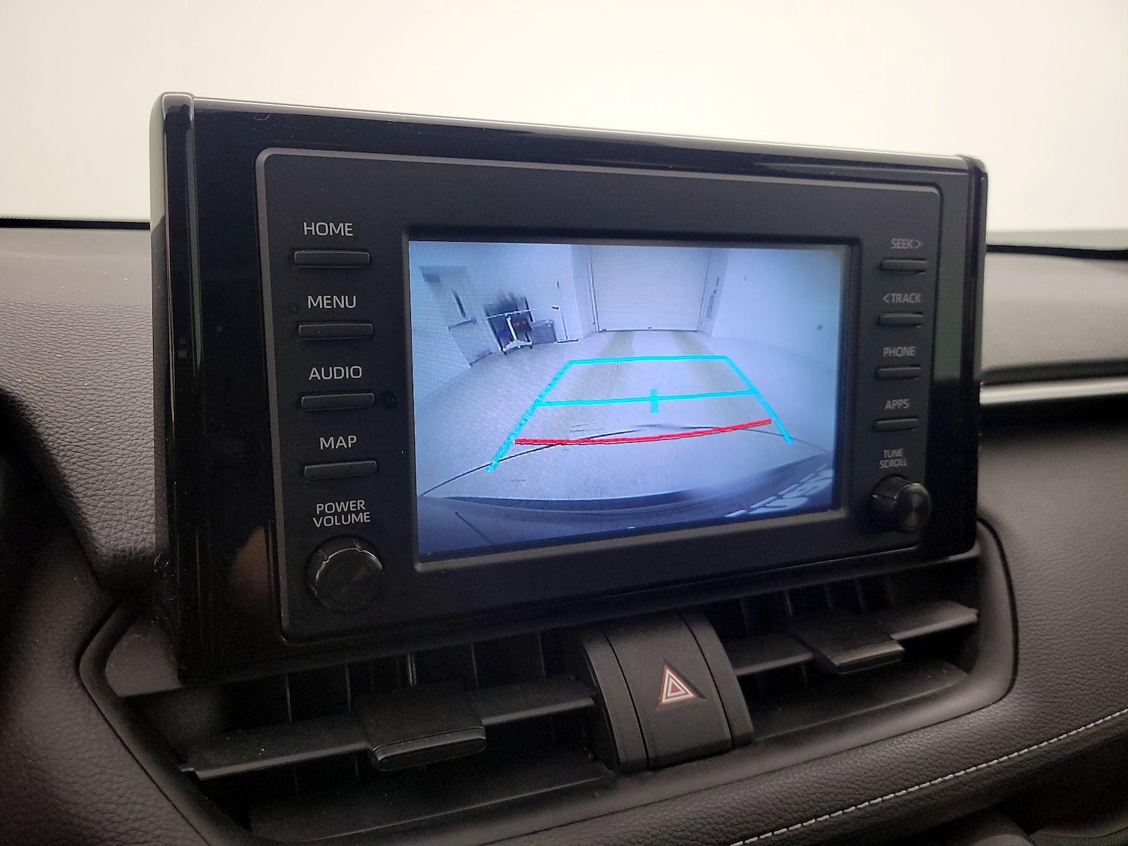 2019 Toyota RAV4 LE - Photo 16