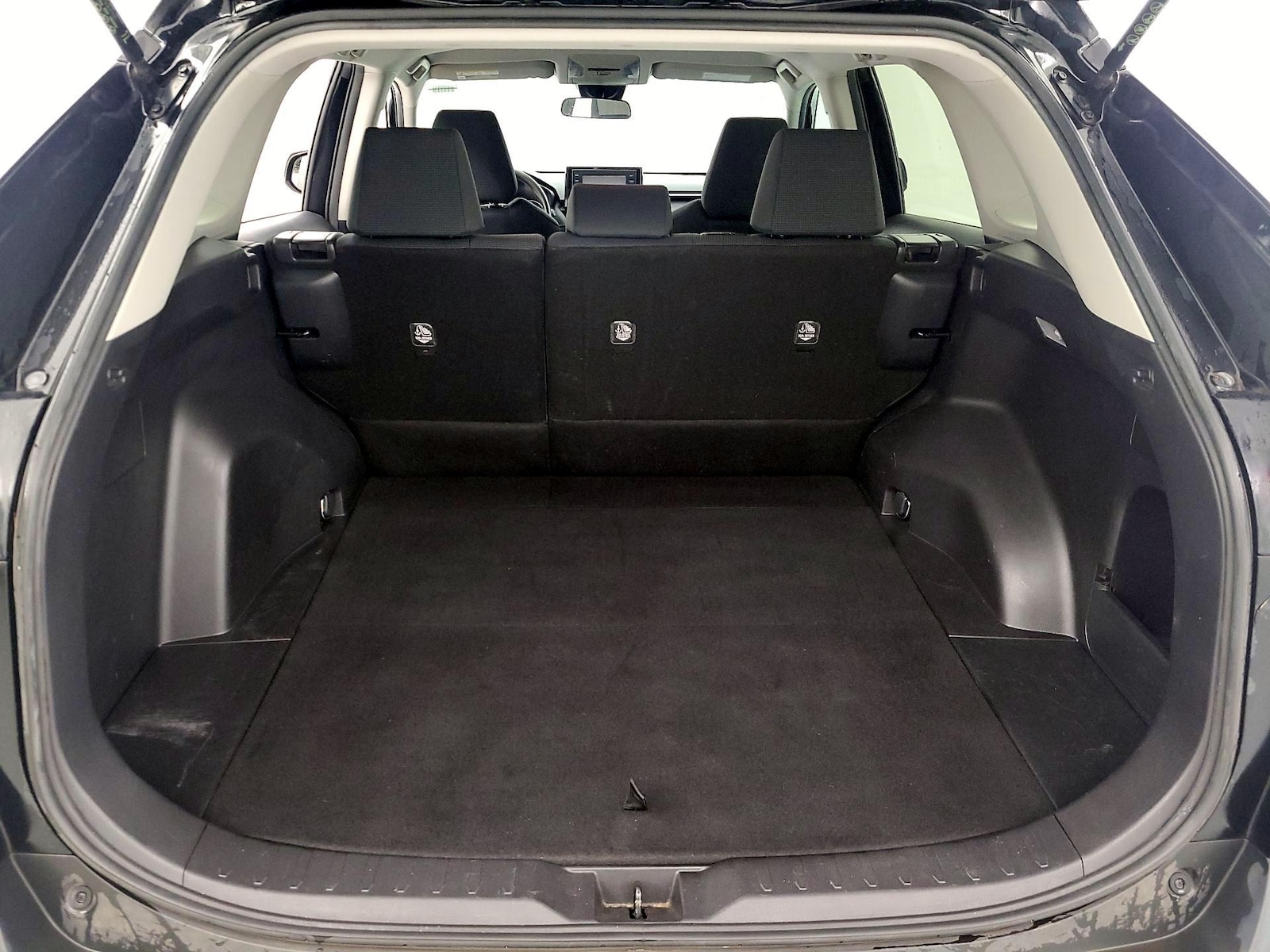 2019 Toyota RAV4 LE - Photo 22