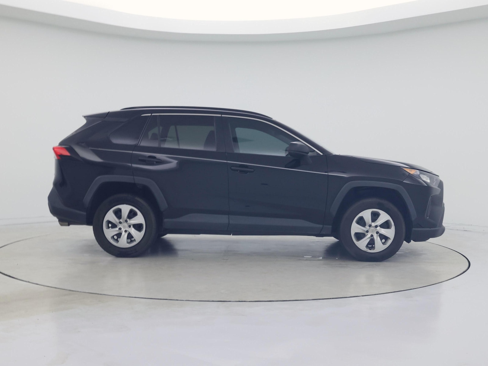 2019 Toyota RAV4 LE - Photo 8