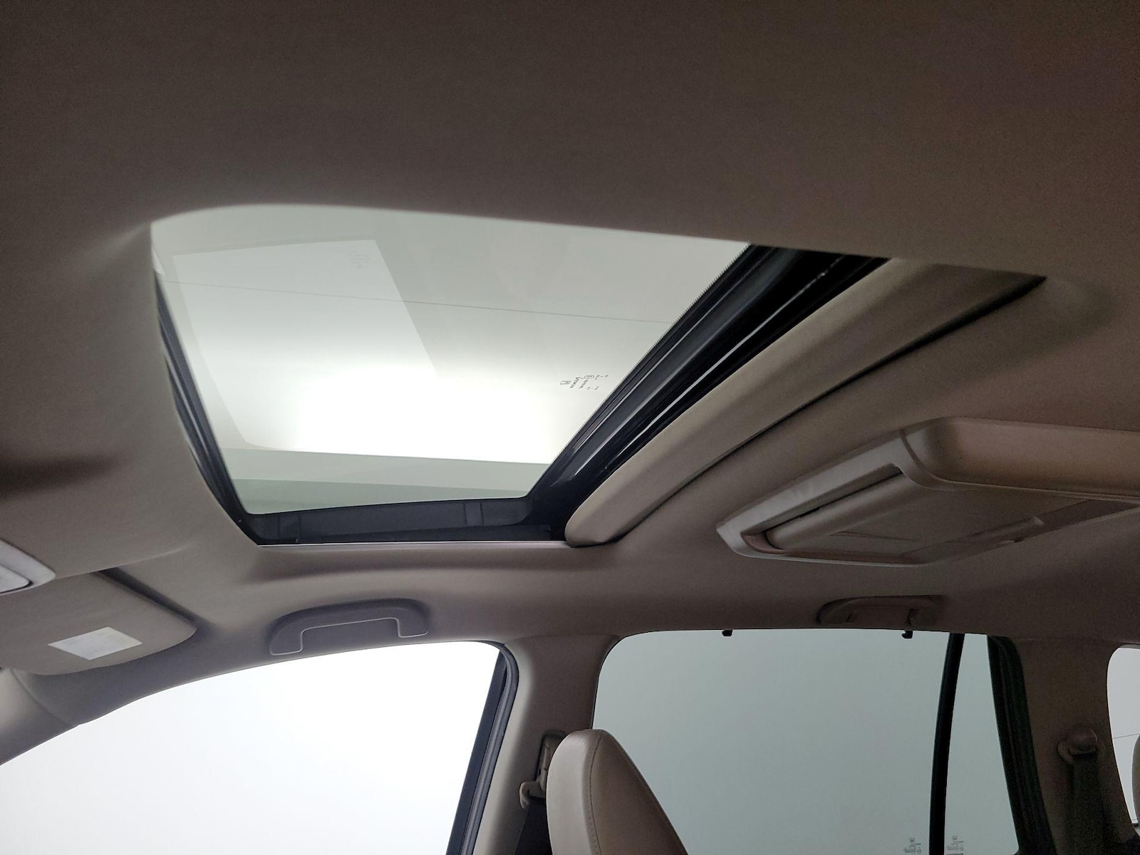 Sunroof(s) & Overhead Airbags