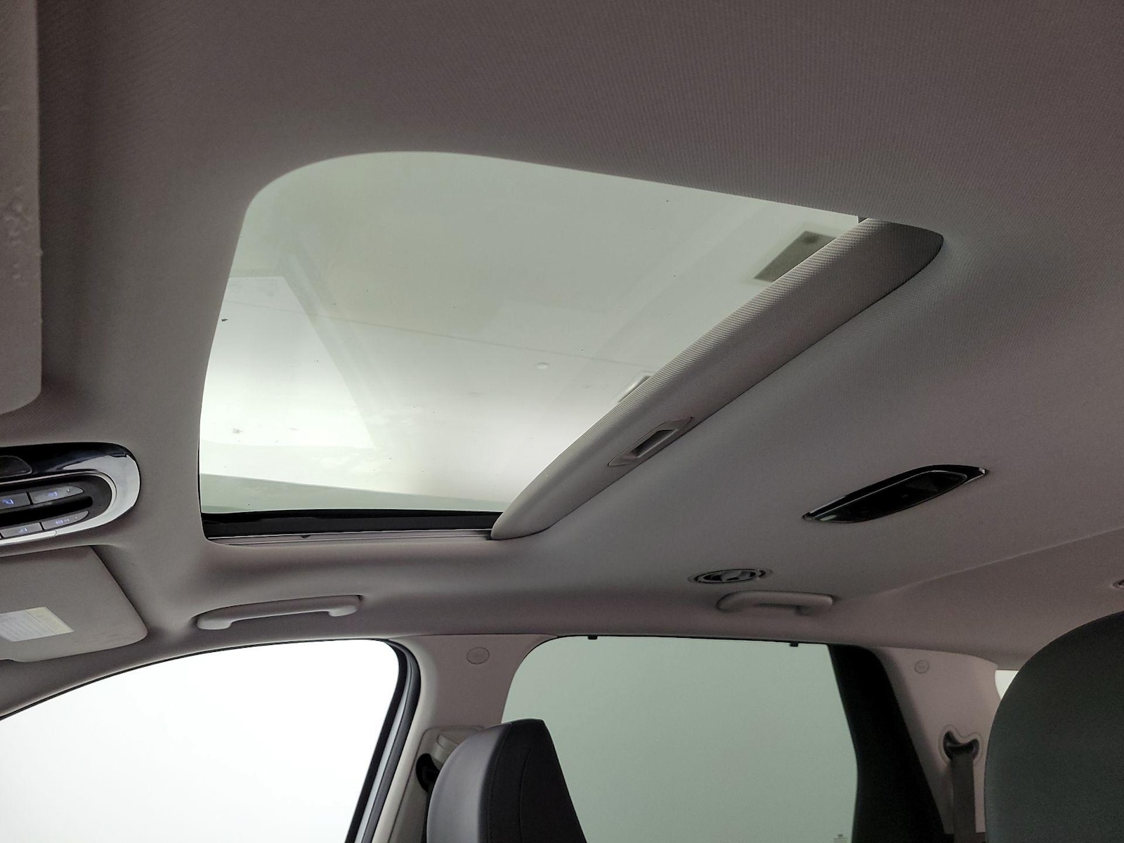 Sunroof(s) & Overhead Airbags