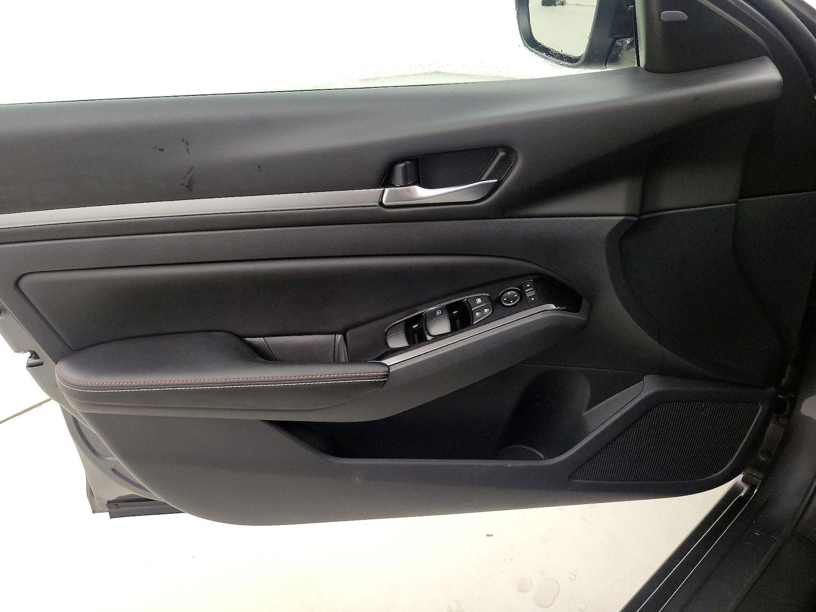 2025 Nissan Altima SR - Photo 13