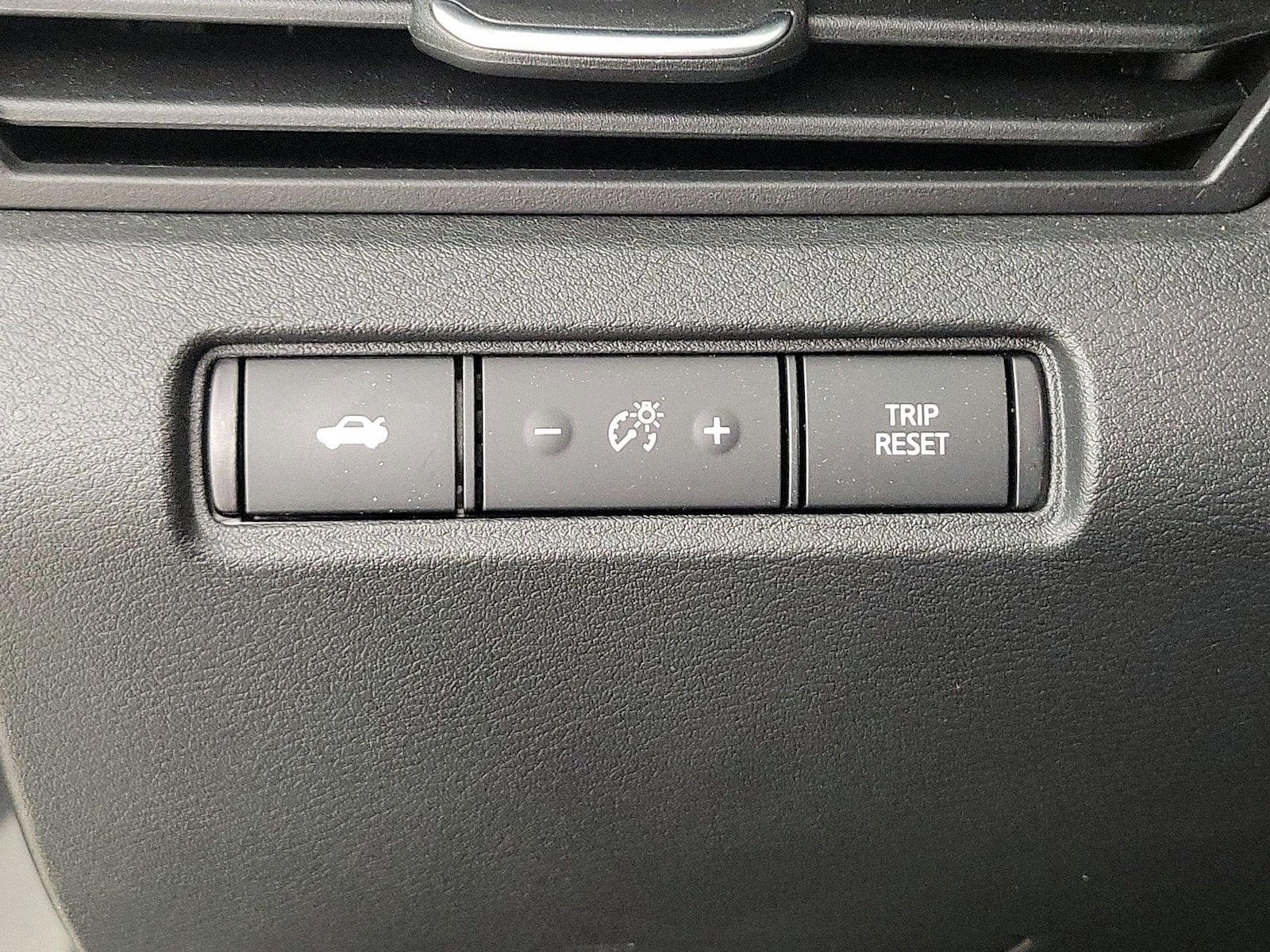 2025 Nissan Altima SR - Photo 14